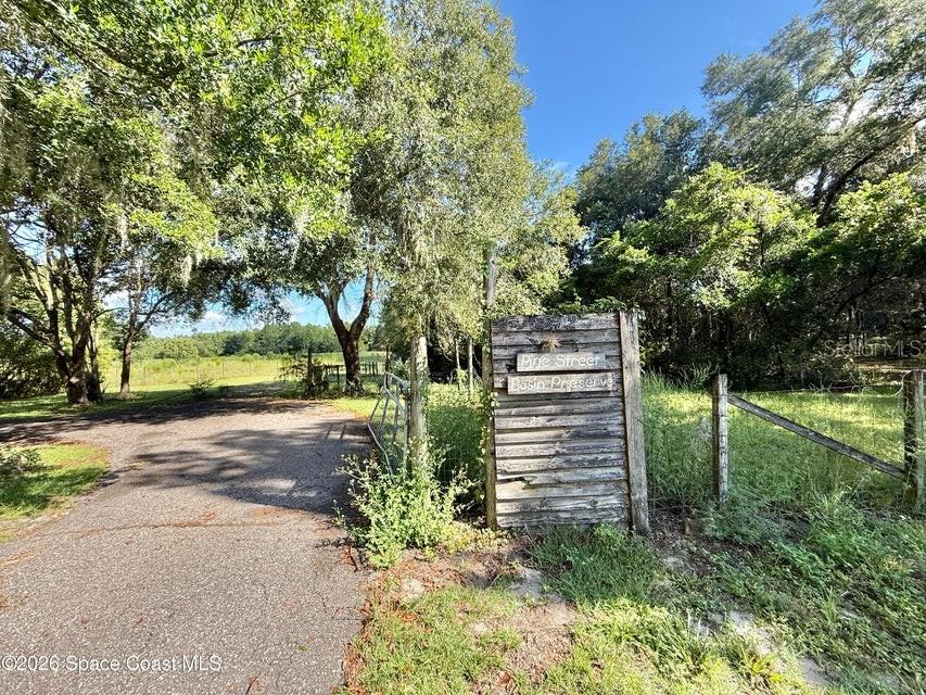 572 N Pine St Property Photo 3