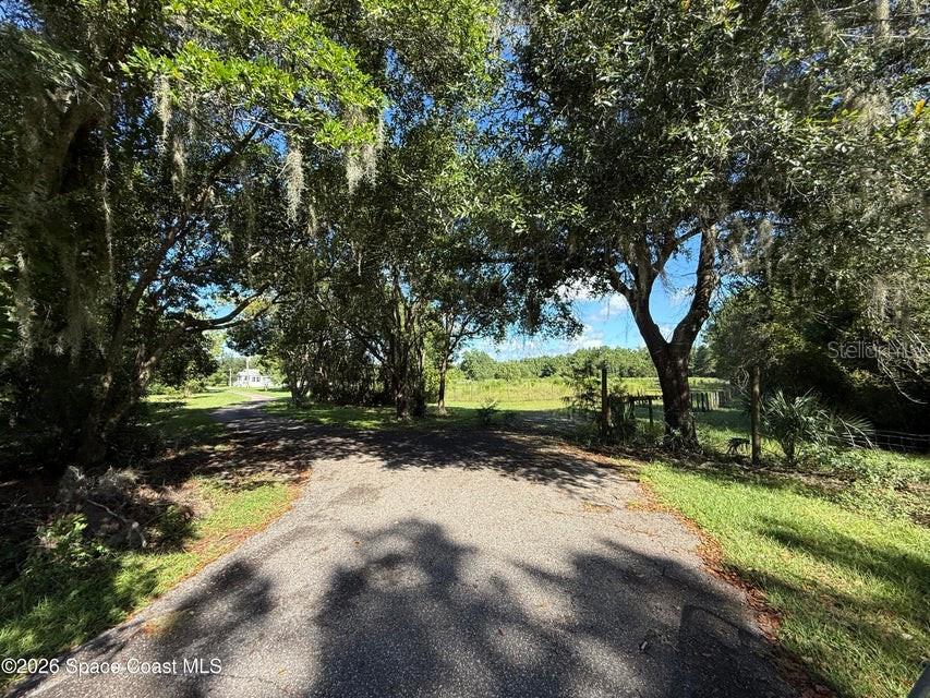 572 N Pine St Property Photo 4