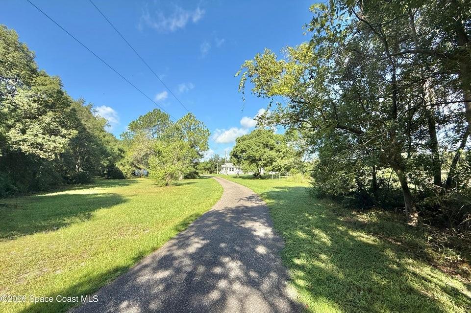 572 N Pine St Property Photo 6