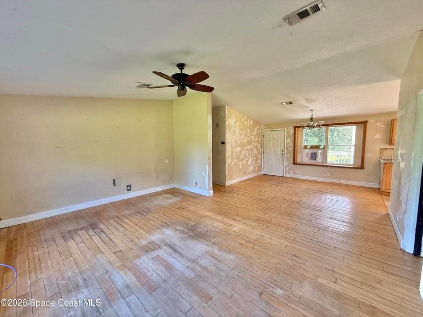 572 N Pine St Property Photo 19