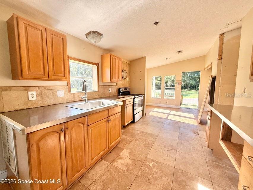 572 N Pine St Property Photo 21