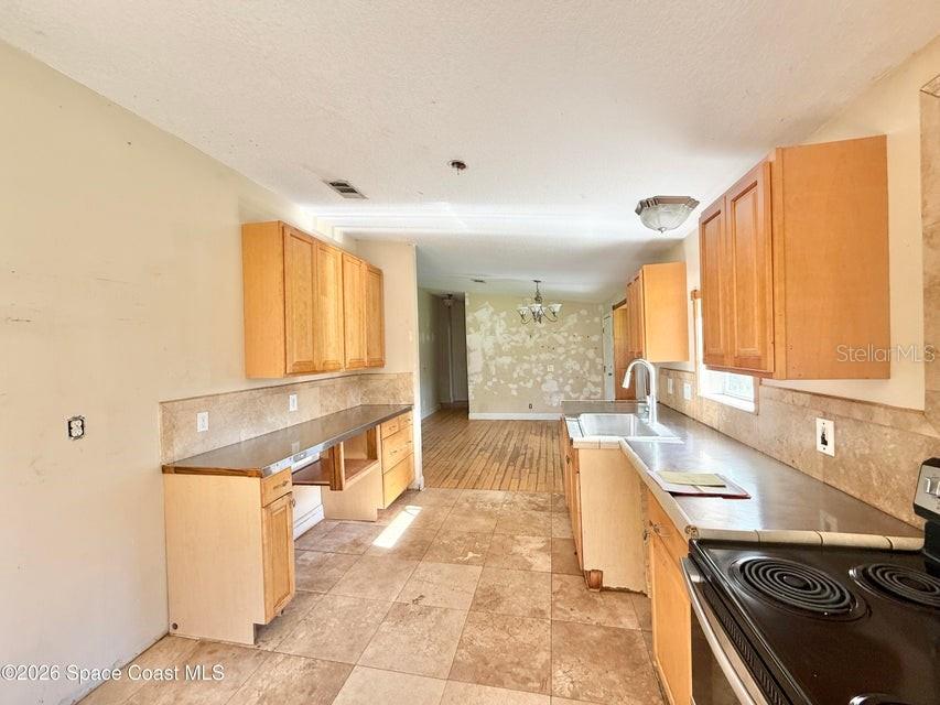 572 N Pine St Property Photo 22