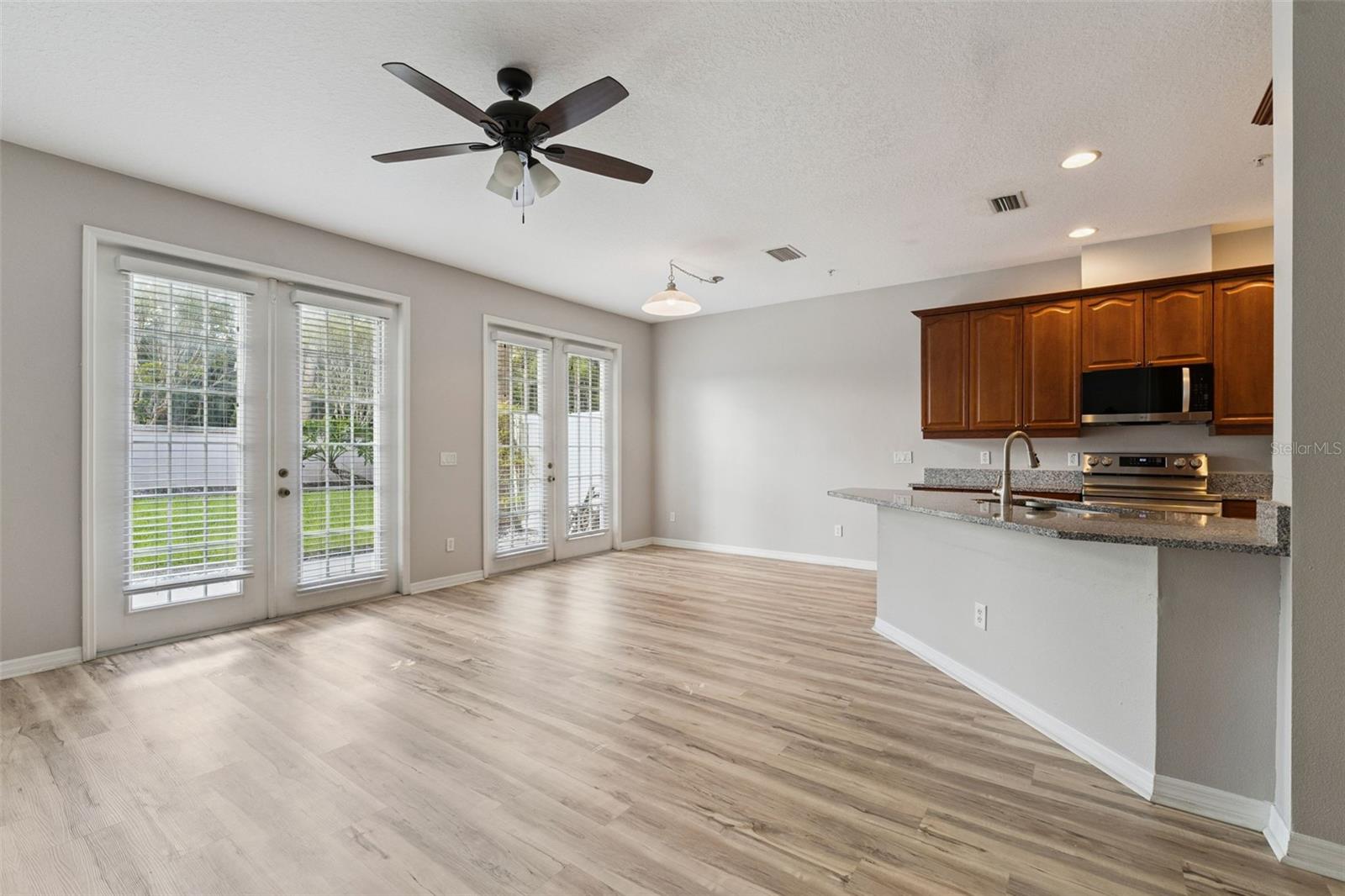 512 Pinebranch Cir Property Photo 4