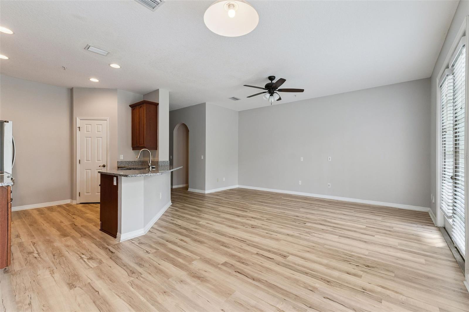 512 Pinebranch Cir Property Photo 5