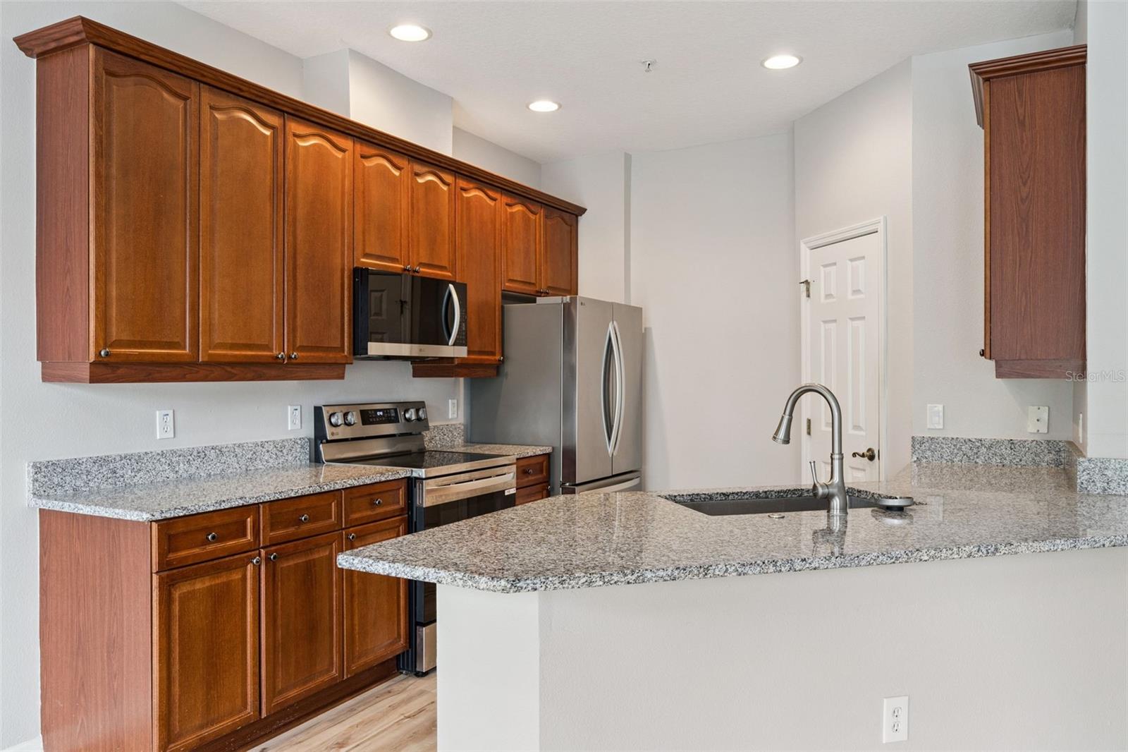 512 Pinebranch Cir Property Photo 6