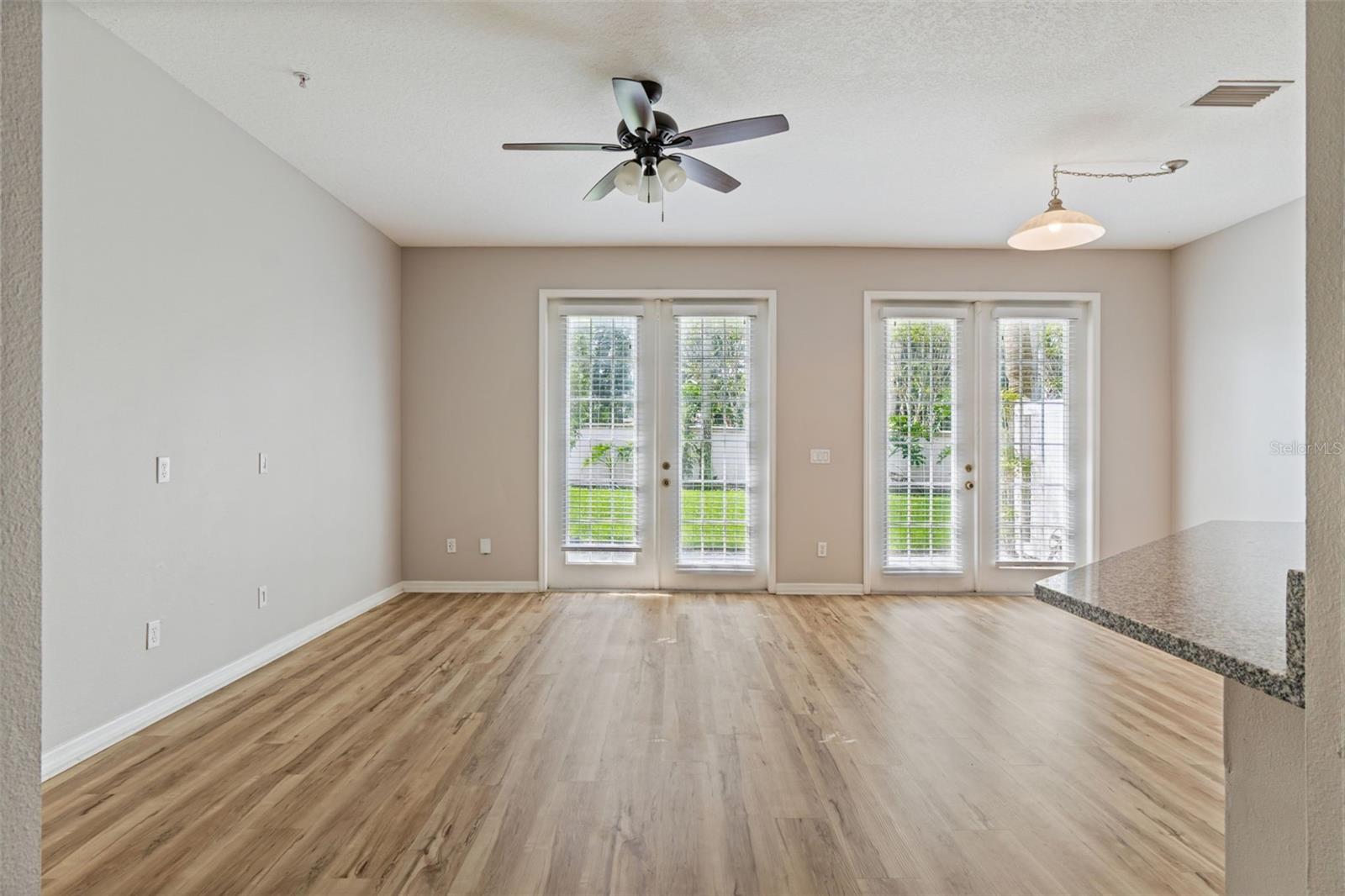 512 Pinebranch Cir Property Photo 7