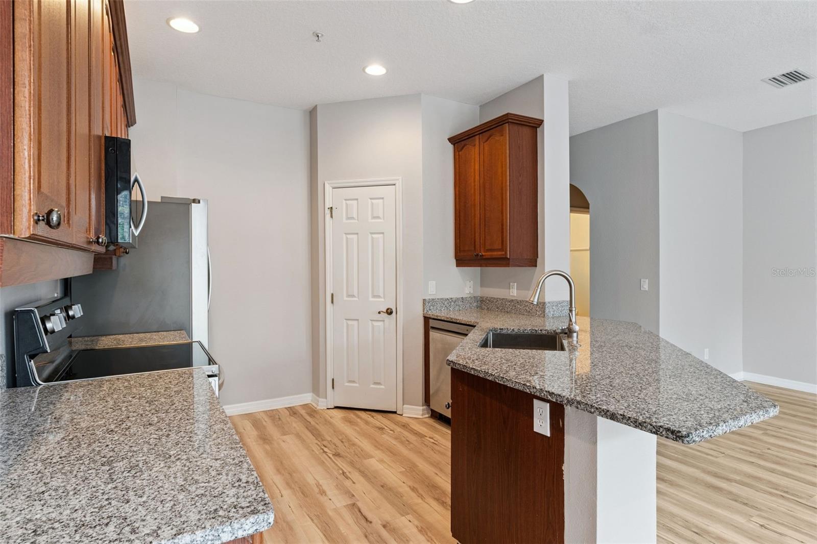 512 Pinebranch Cir Property Photo 17
