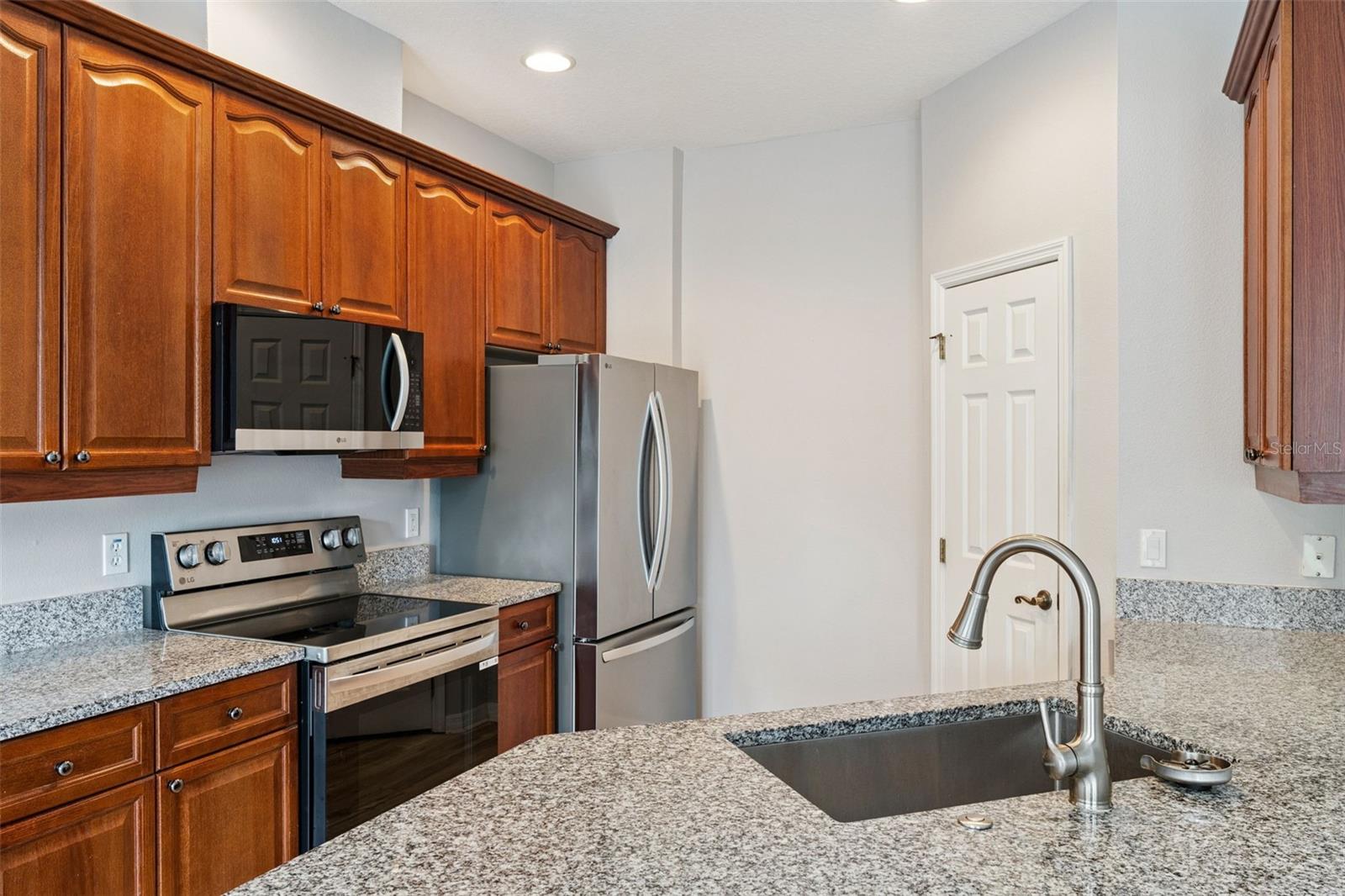 512 Pinebranch Cir Property Photo 19