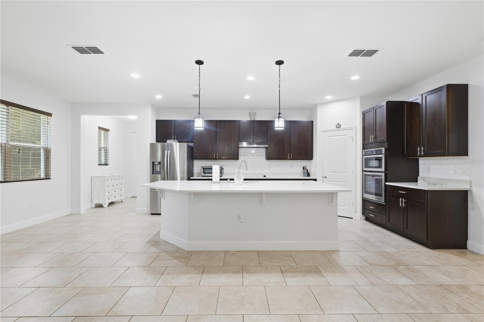 2301 Avellino Ave Property Photo 4