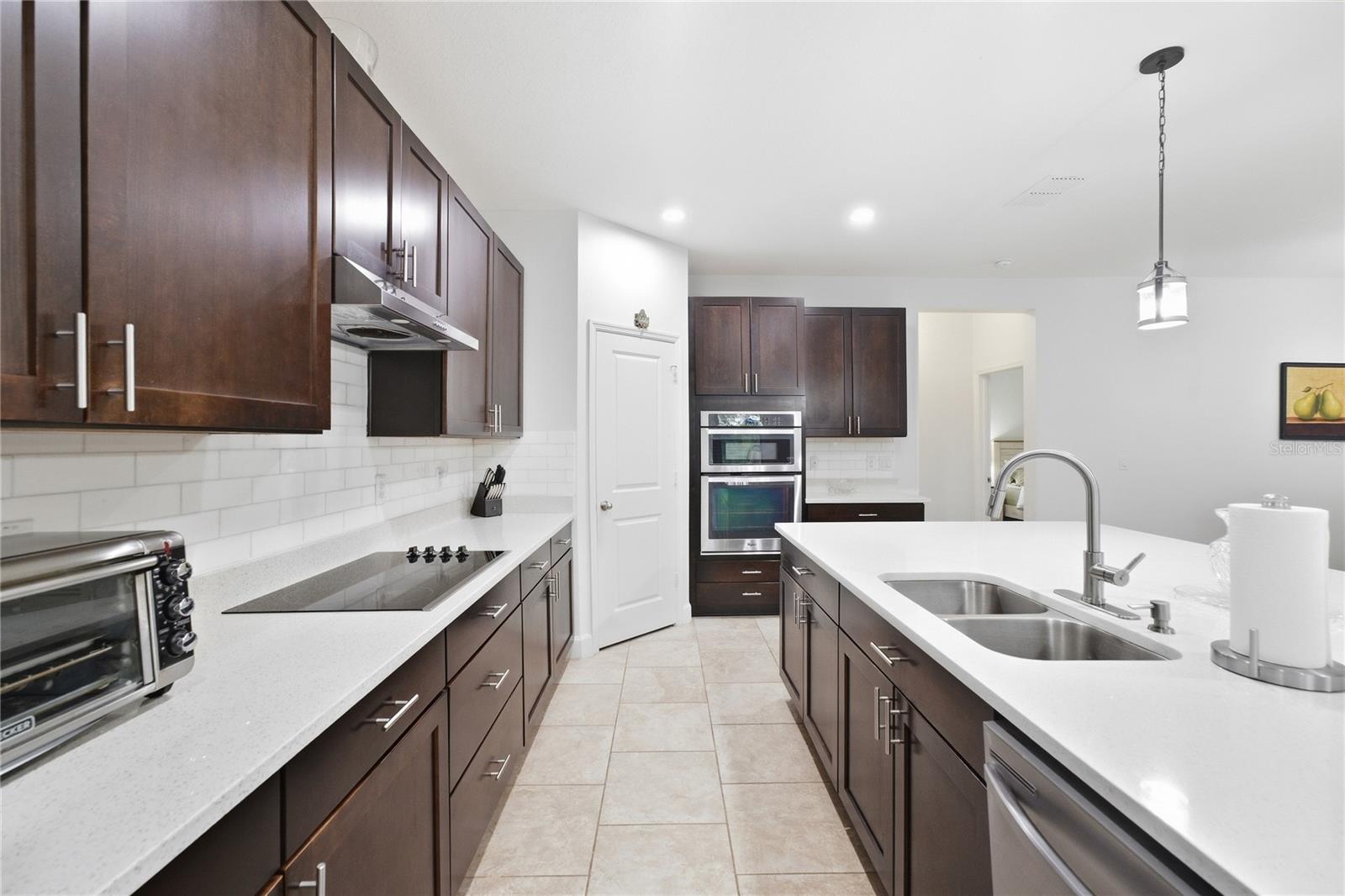 2301 Avellino Ave Property Photo 6
