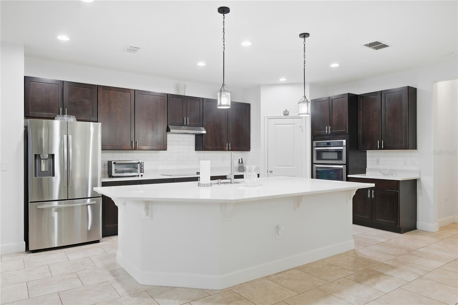 2301 Avellino Ave Property Photo 8