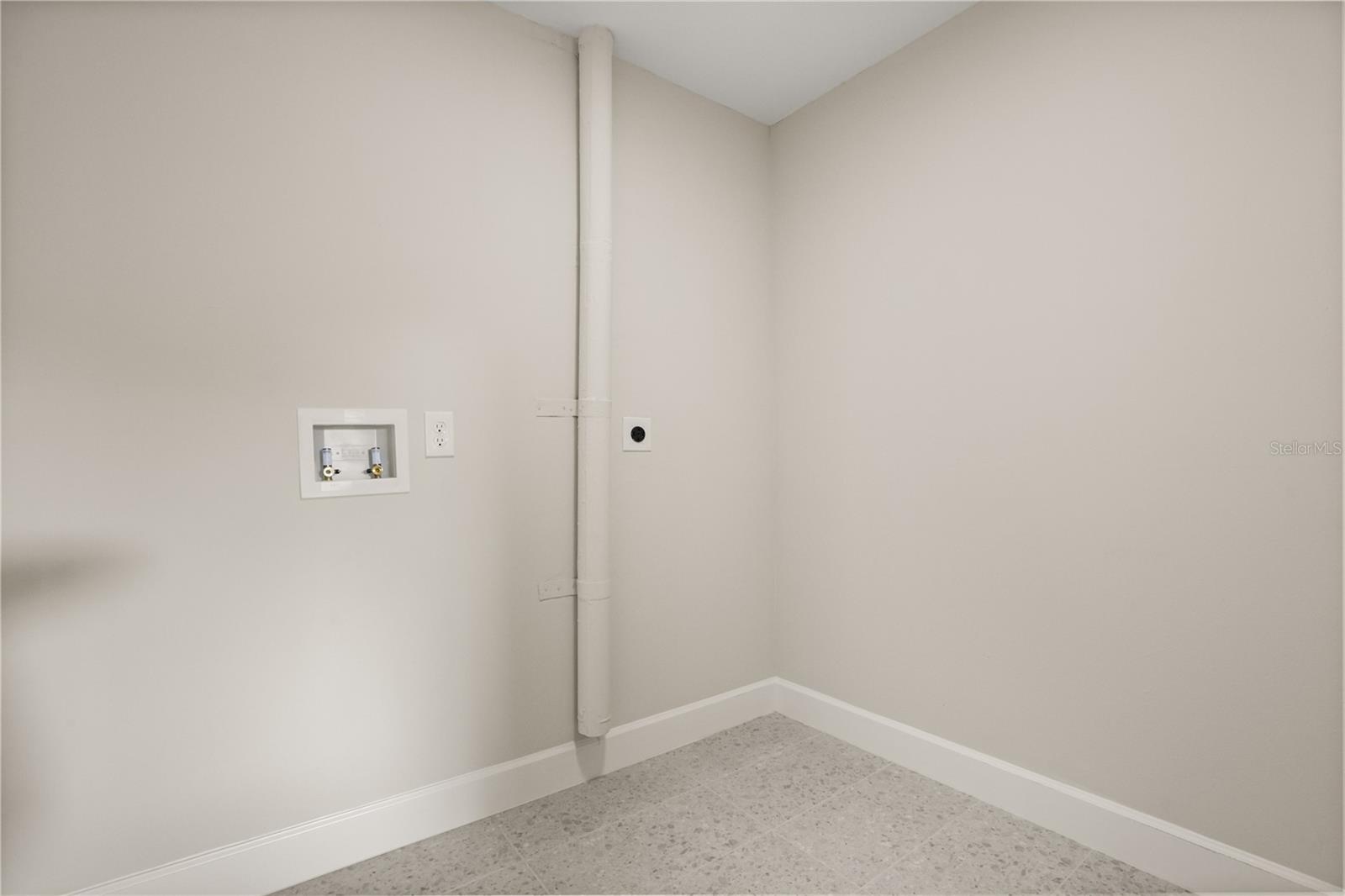 2501 Nancy St Property Photo 48