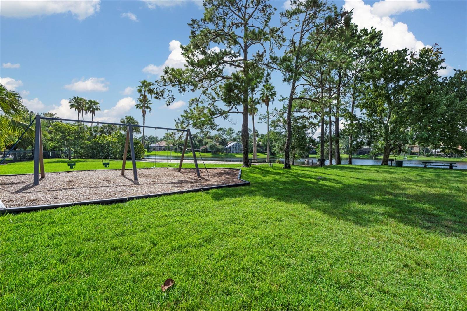 590 Broadoak Loop Property Photo 41