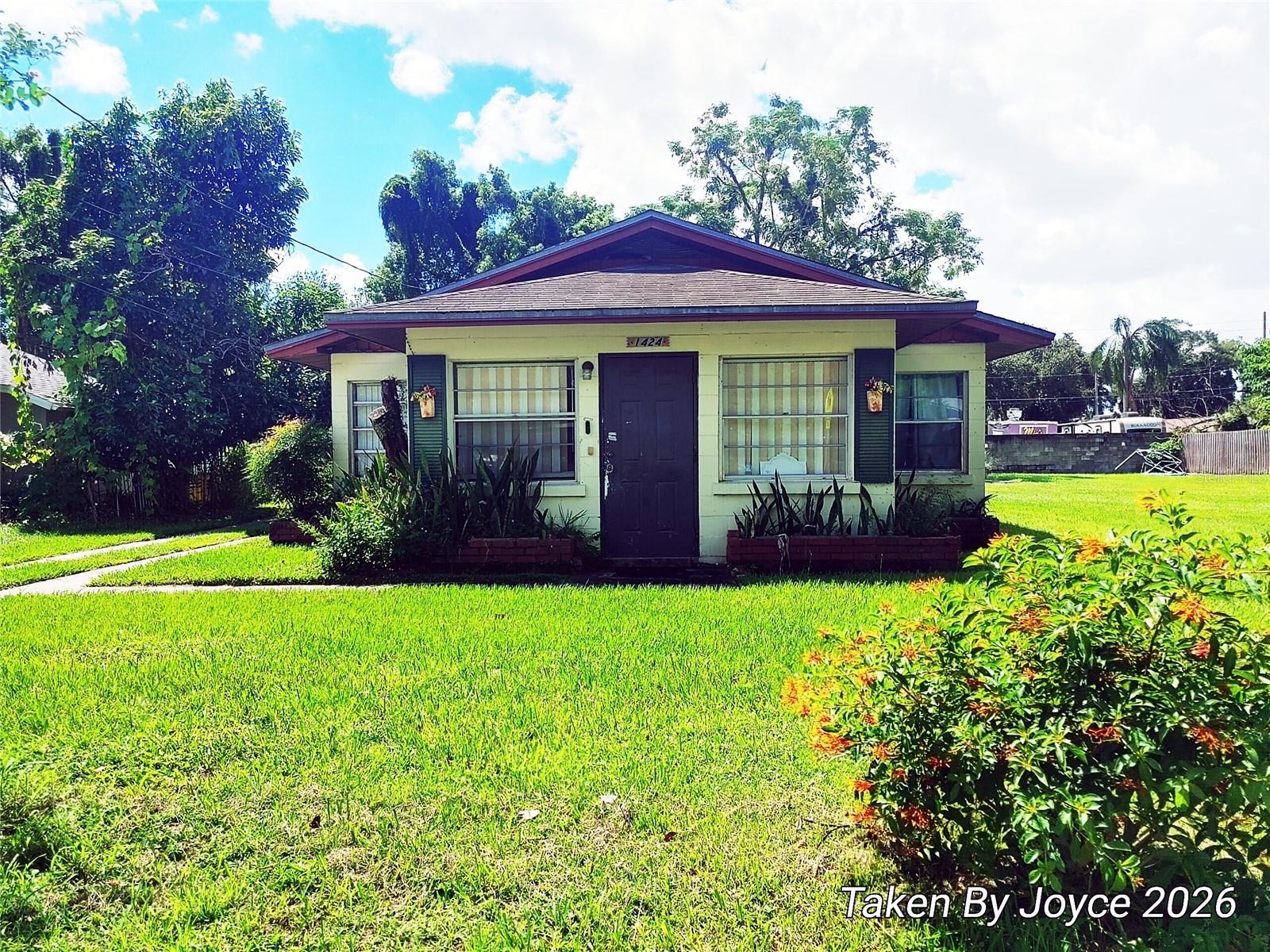 1424 W Kaley Ave Property Photo 1
