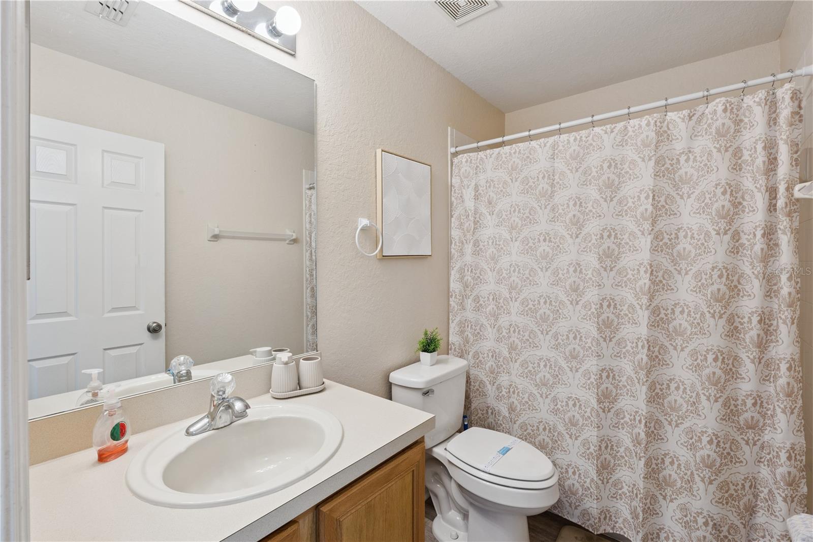 570 Calabria Ave Property Photo 16