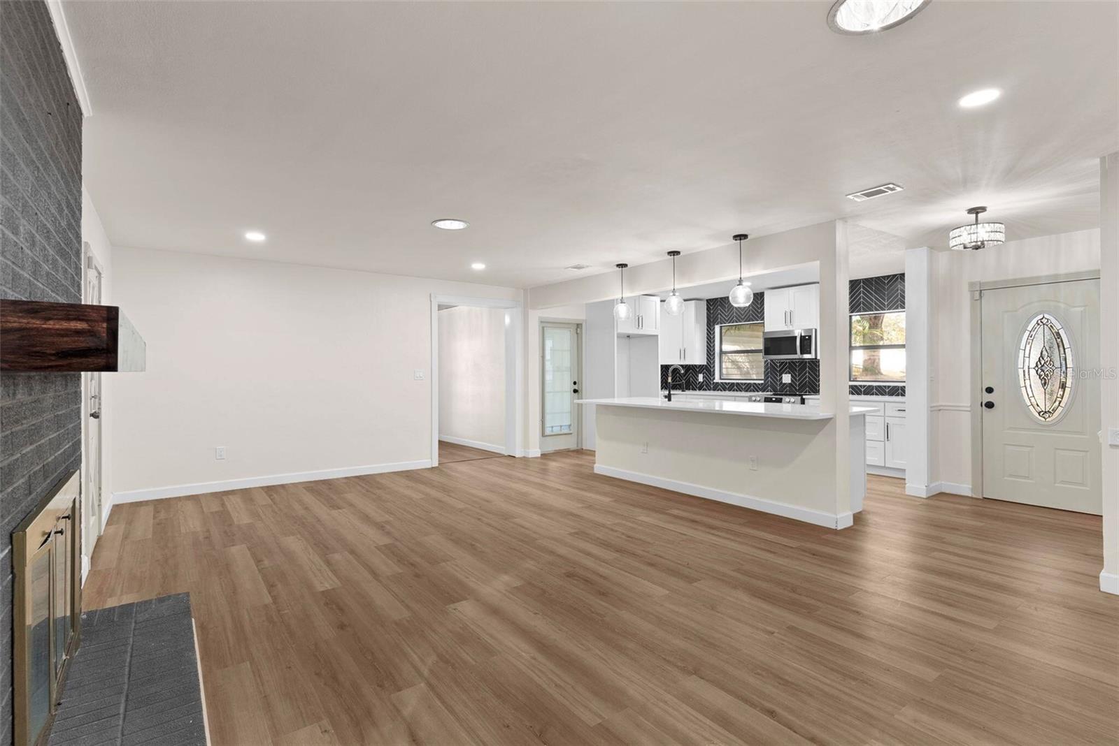 3203 S Polk Ave Property Photo 8