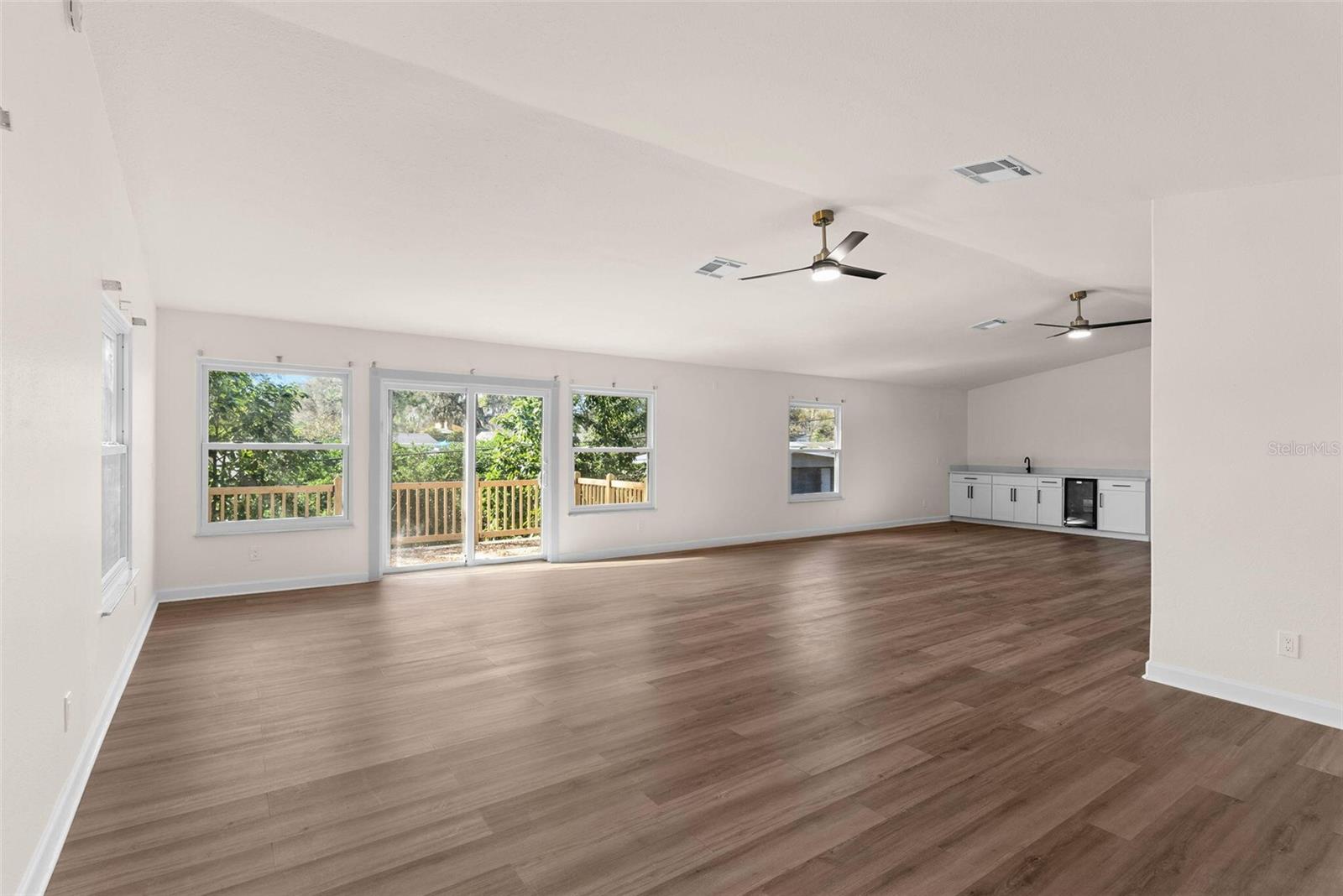3203 S Polk Ave Property Photo 29