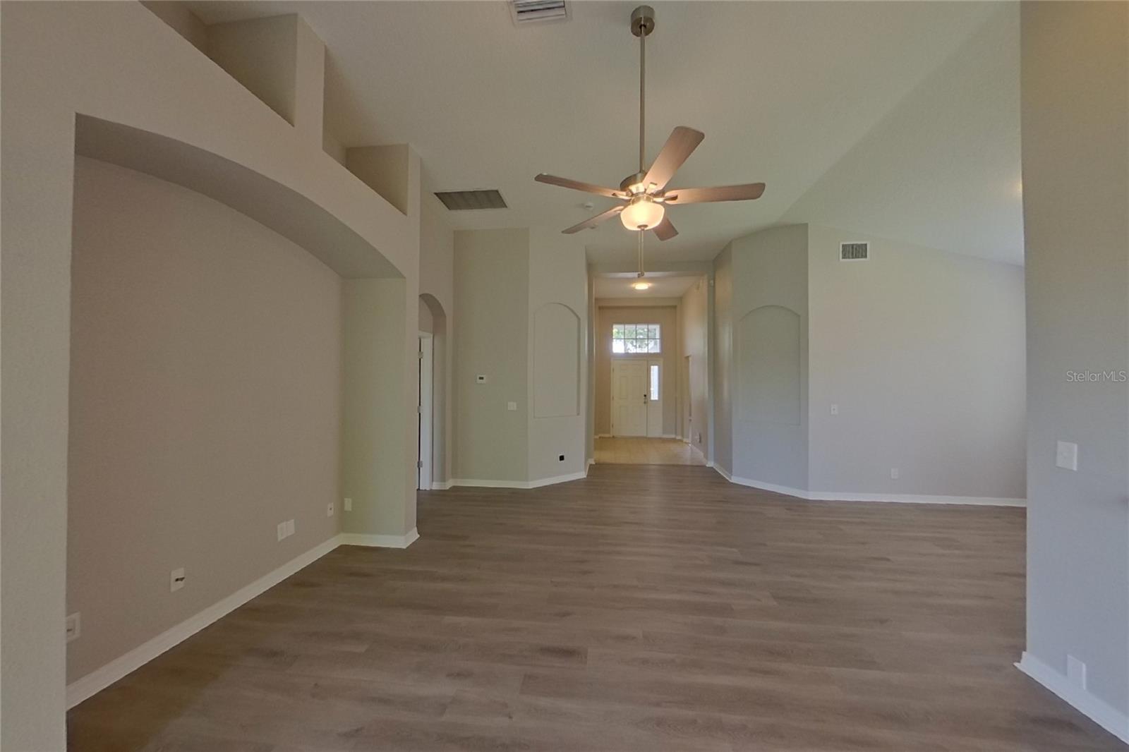 O6442517 Property Photo 2
