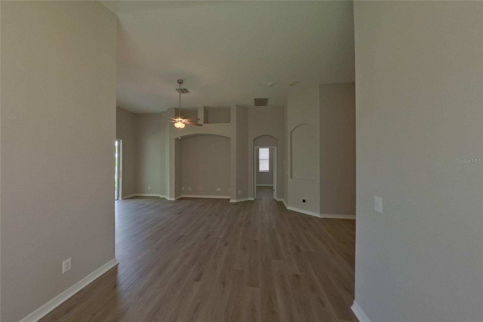 O6442517 Property Photo 4