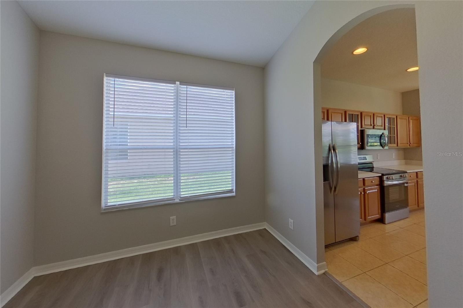 O6442517 Property Photo 5