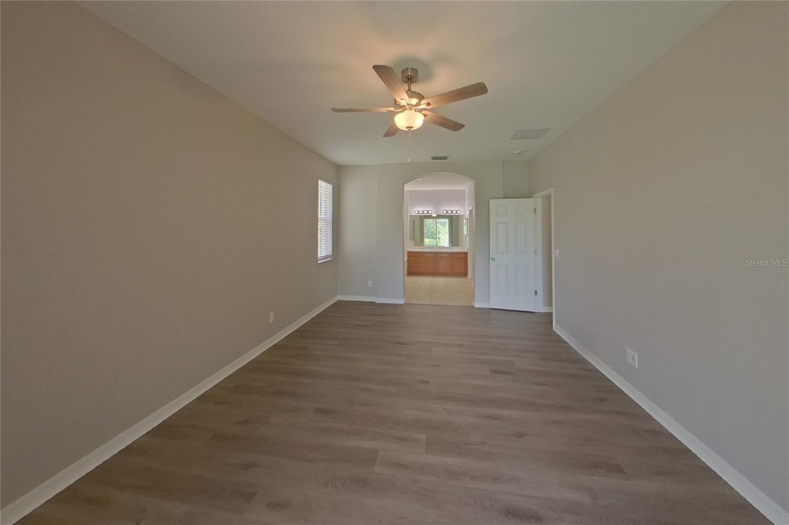 O6442517 Property Photo 8