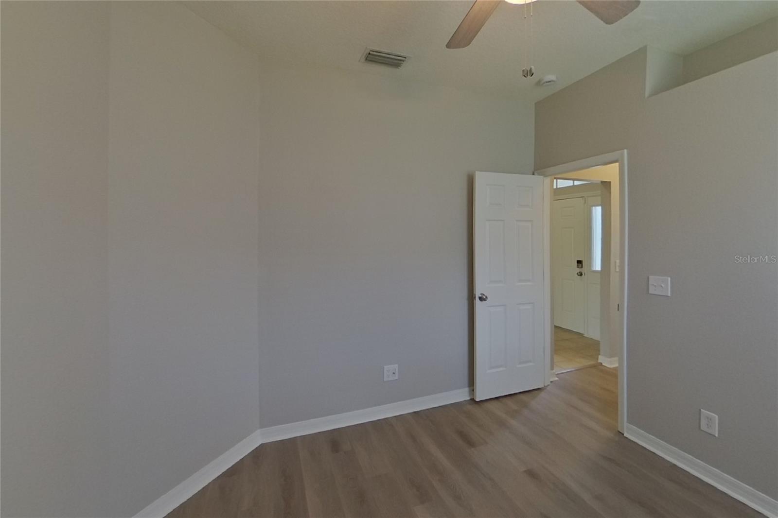 O6442517 Property Photo 13