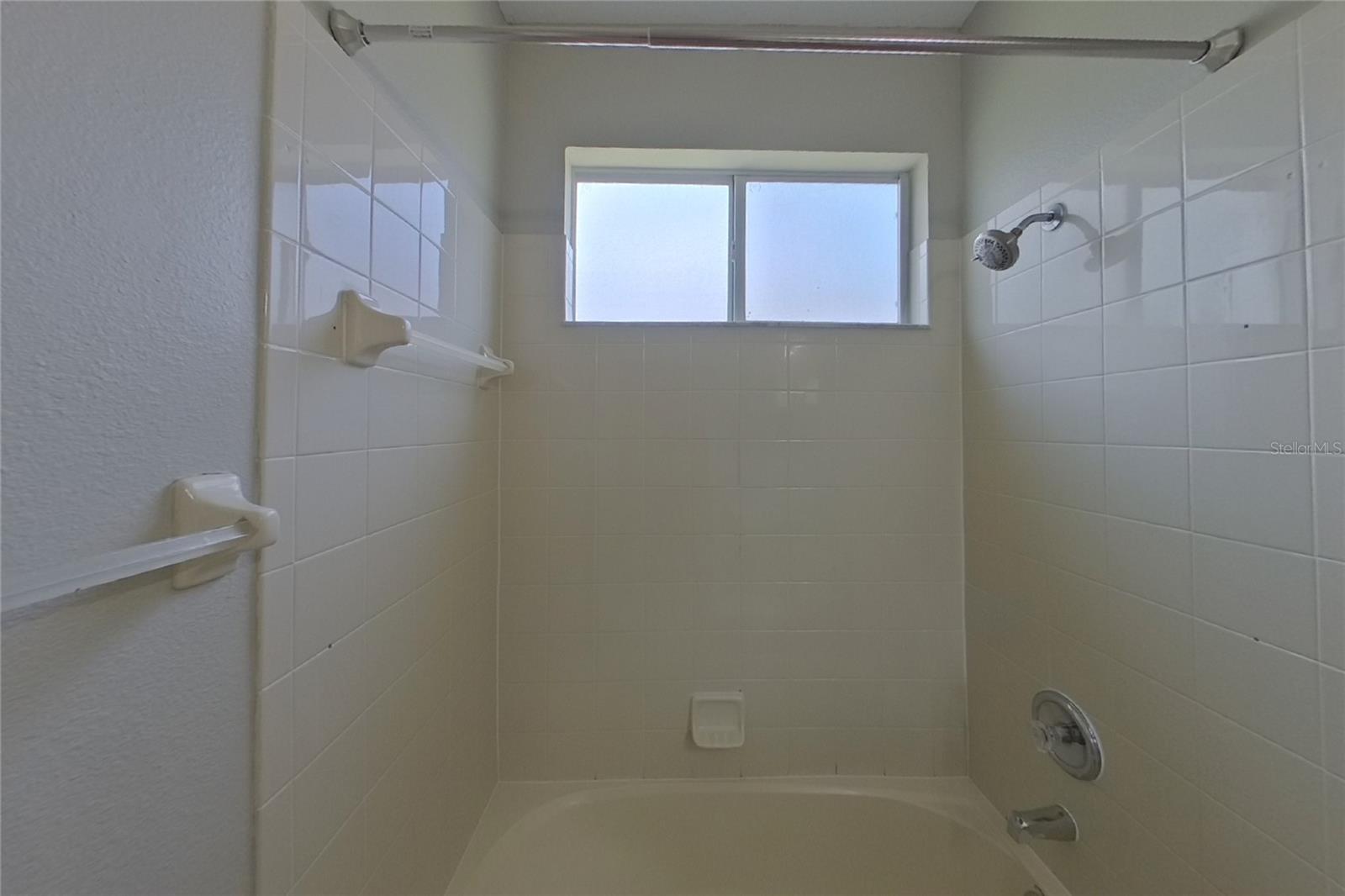 O6442517 Property Photo 15