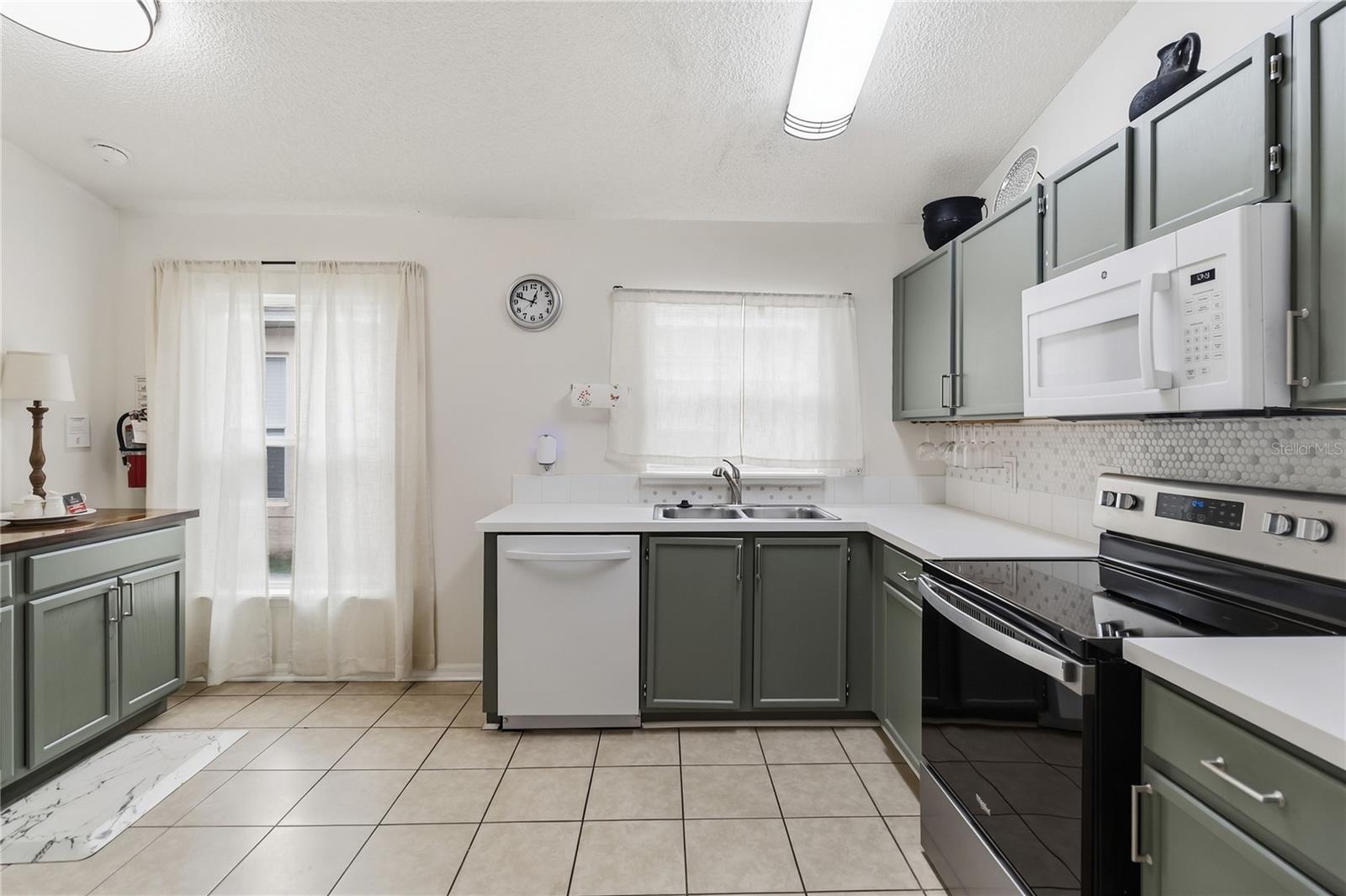 829 Clear Creek Cir Property Photo 5
