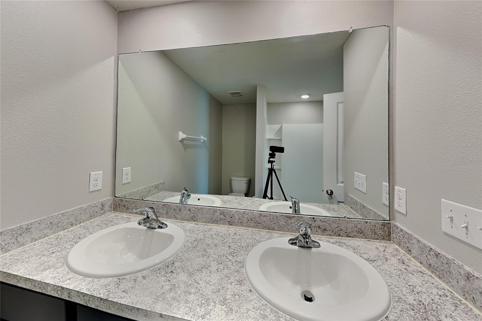 O6442546 Property Photo 9