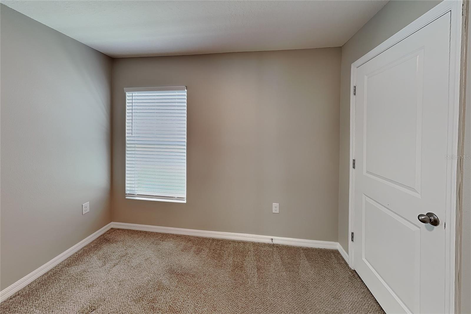 O6442546 Property Photo 12