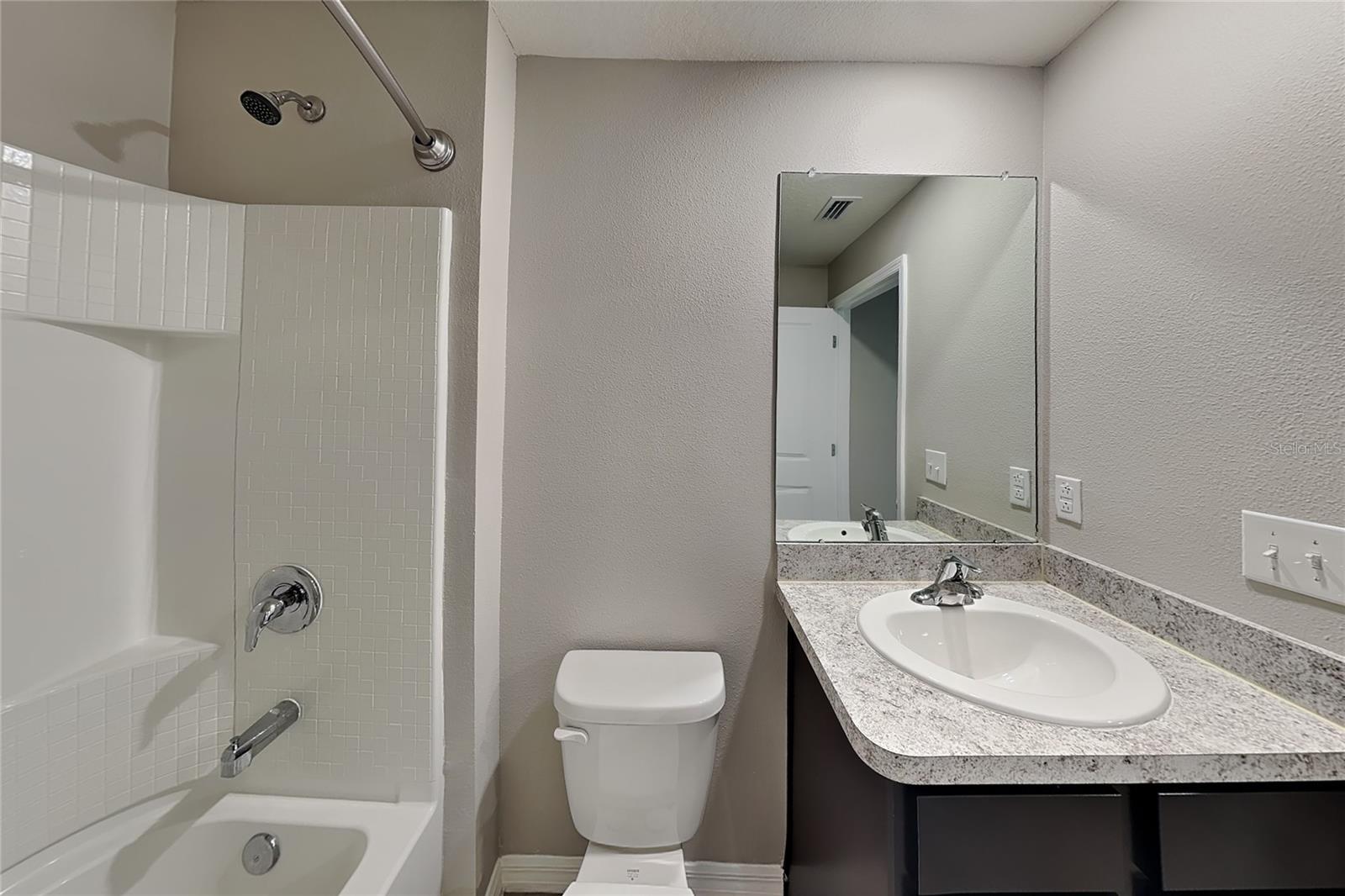 O6442546 Property Photo 14