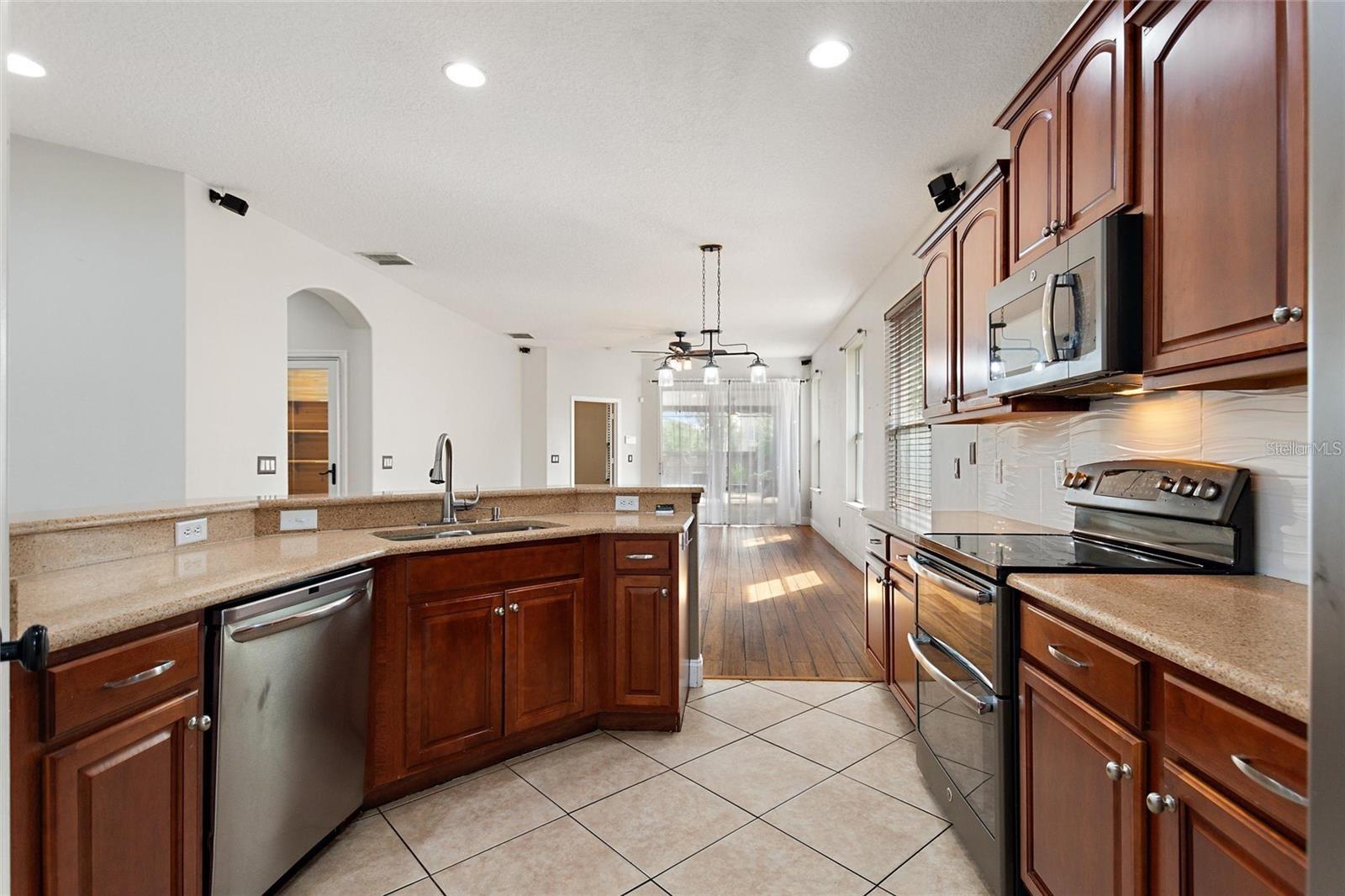 15031 Huntcliff Park Way Property Photo 6