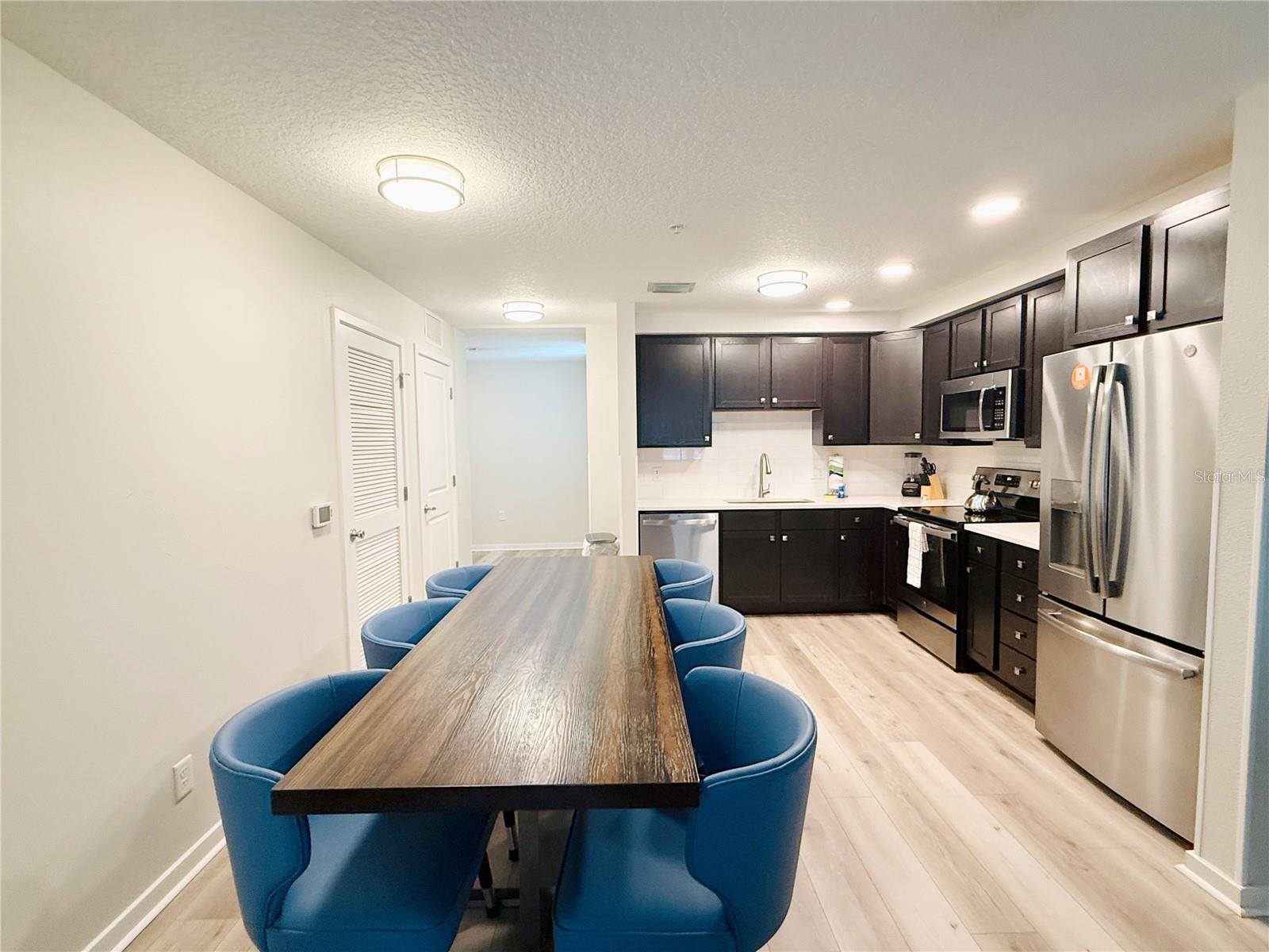 4012 Breakview Dr #b401 Property Photo 5