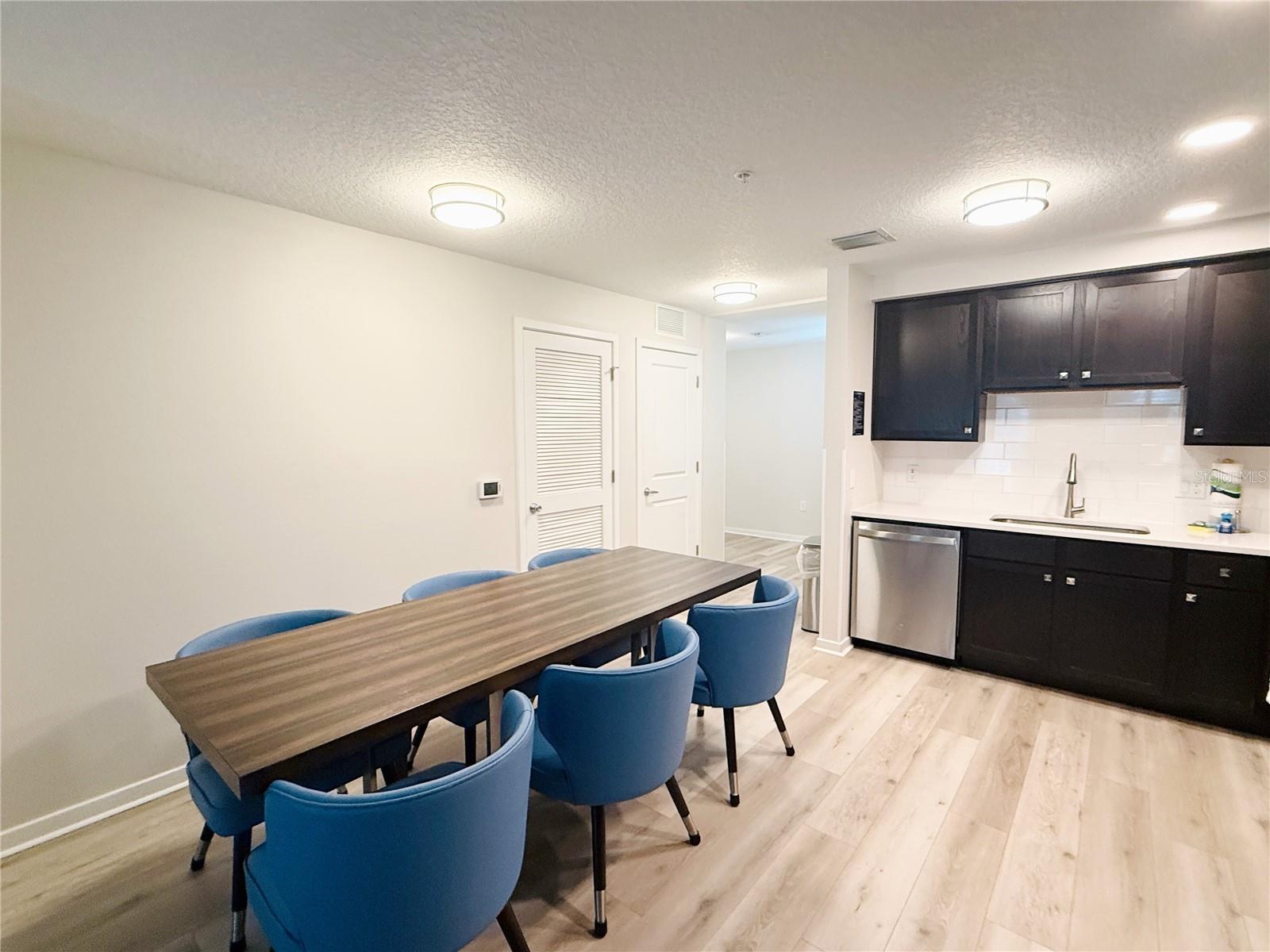4012 Breakview Dr #b401 Property Photo 6