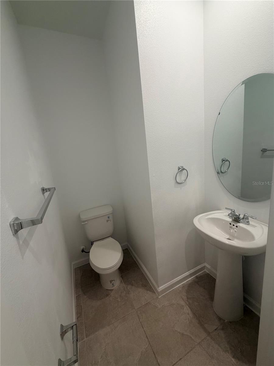 1180 Lakeshore Breeze Pl Property Photo 5