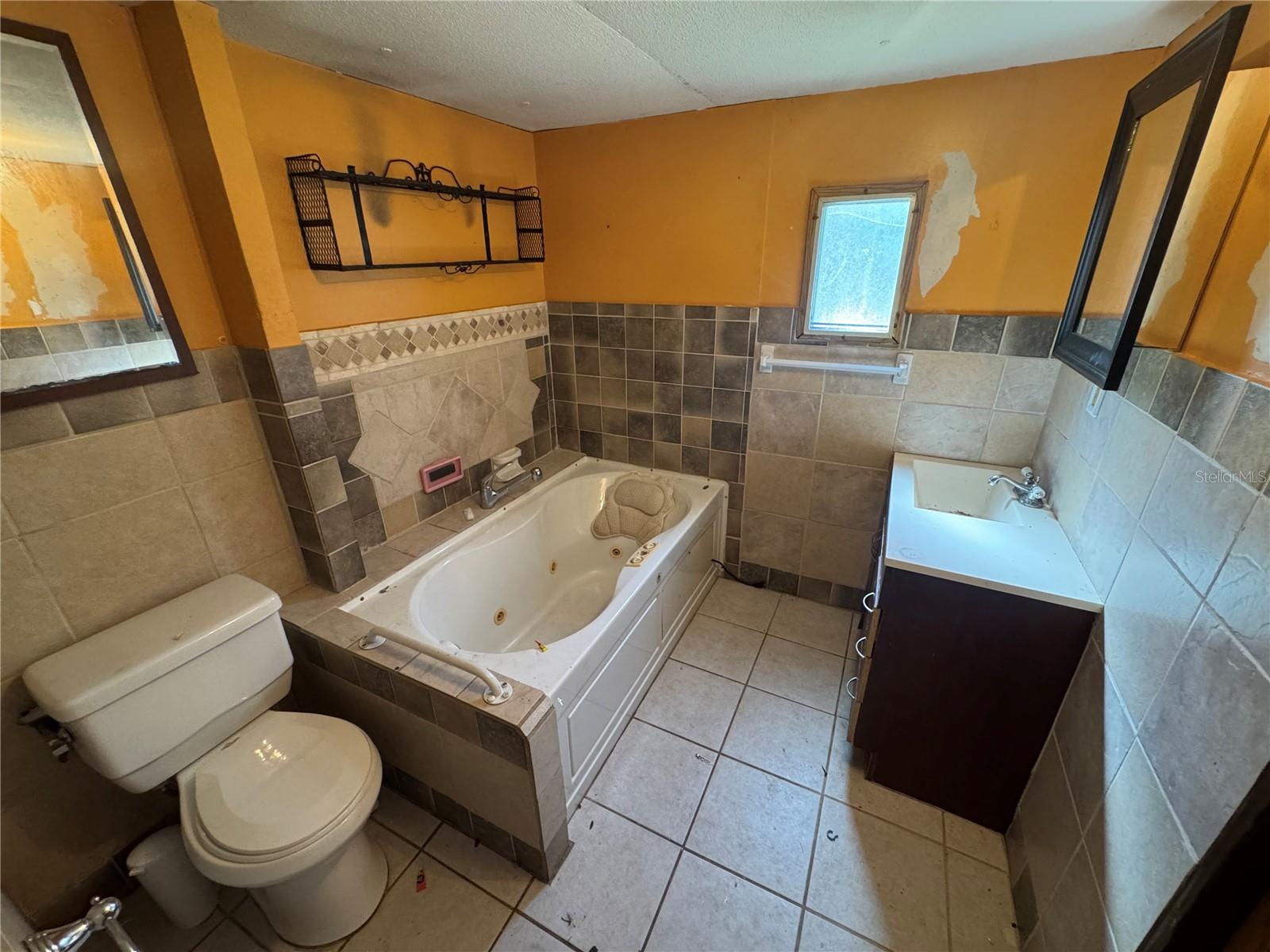 9659 2nd Ave Property Photo 5