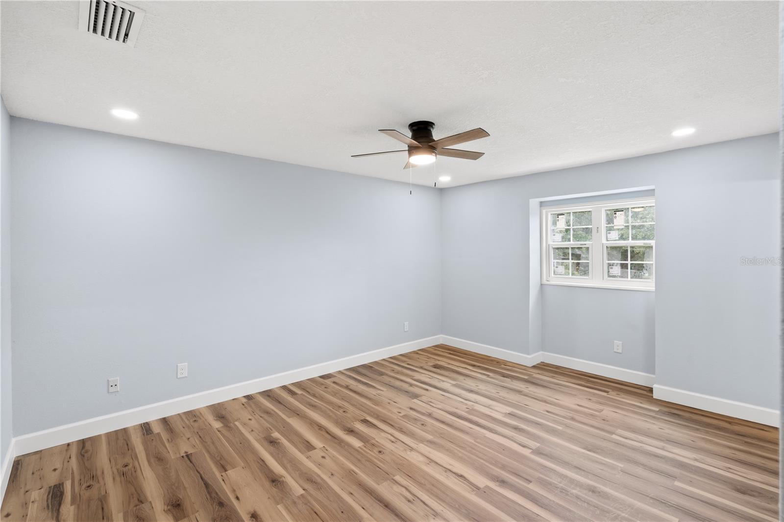 413 S Deerwood Ave Property Photo 12