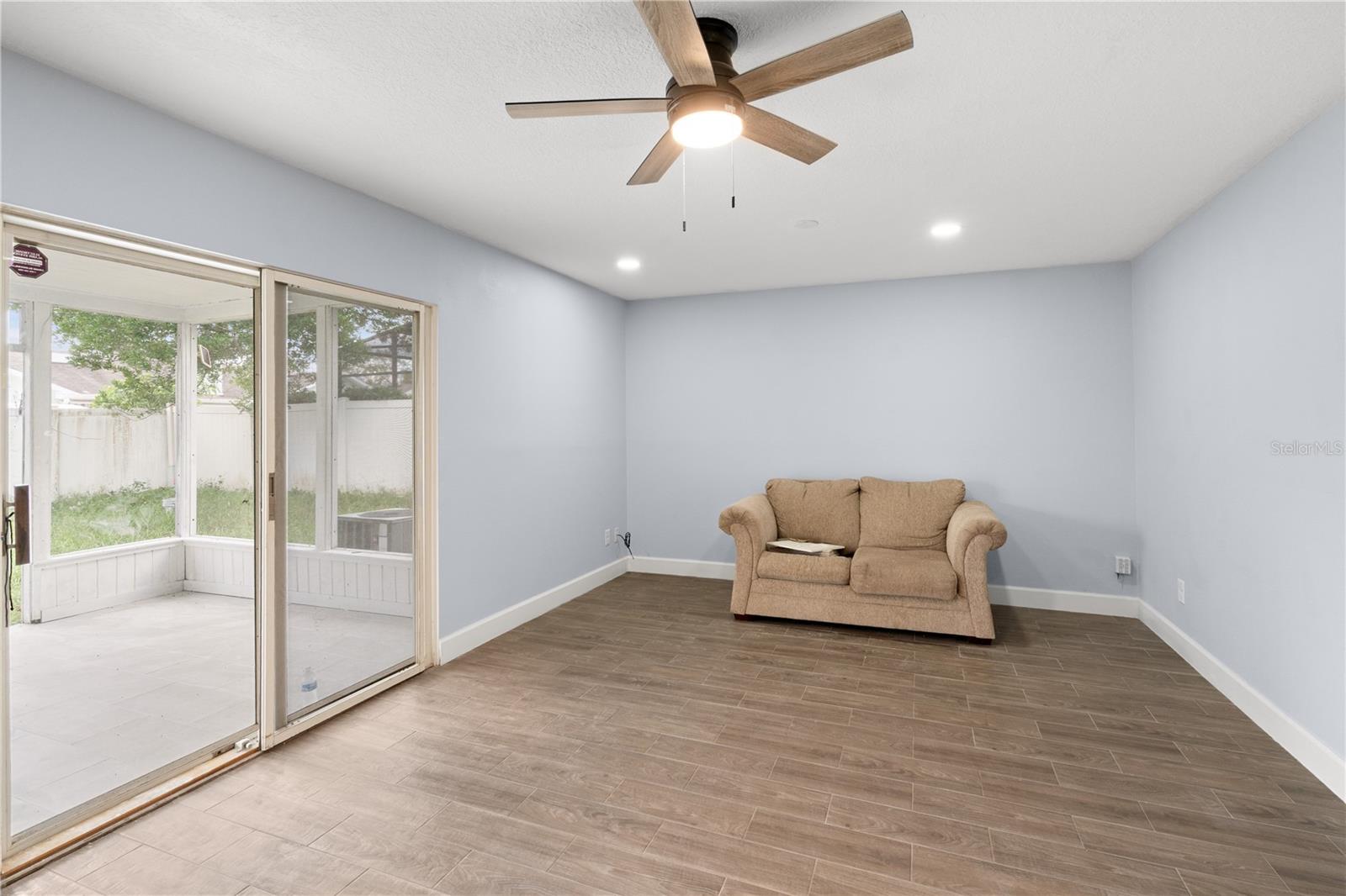 413 S Deerwood Ave Property Photo 28