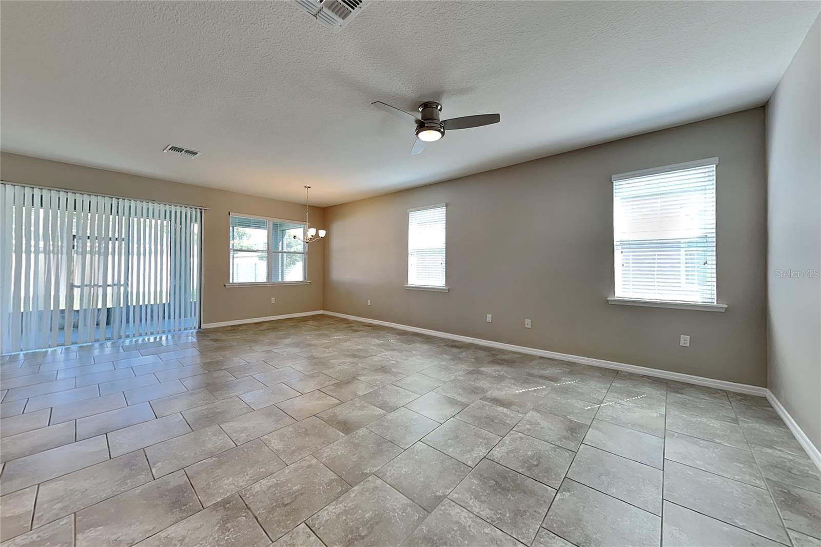 O6442638 Property Photo 2