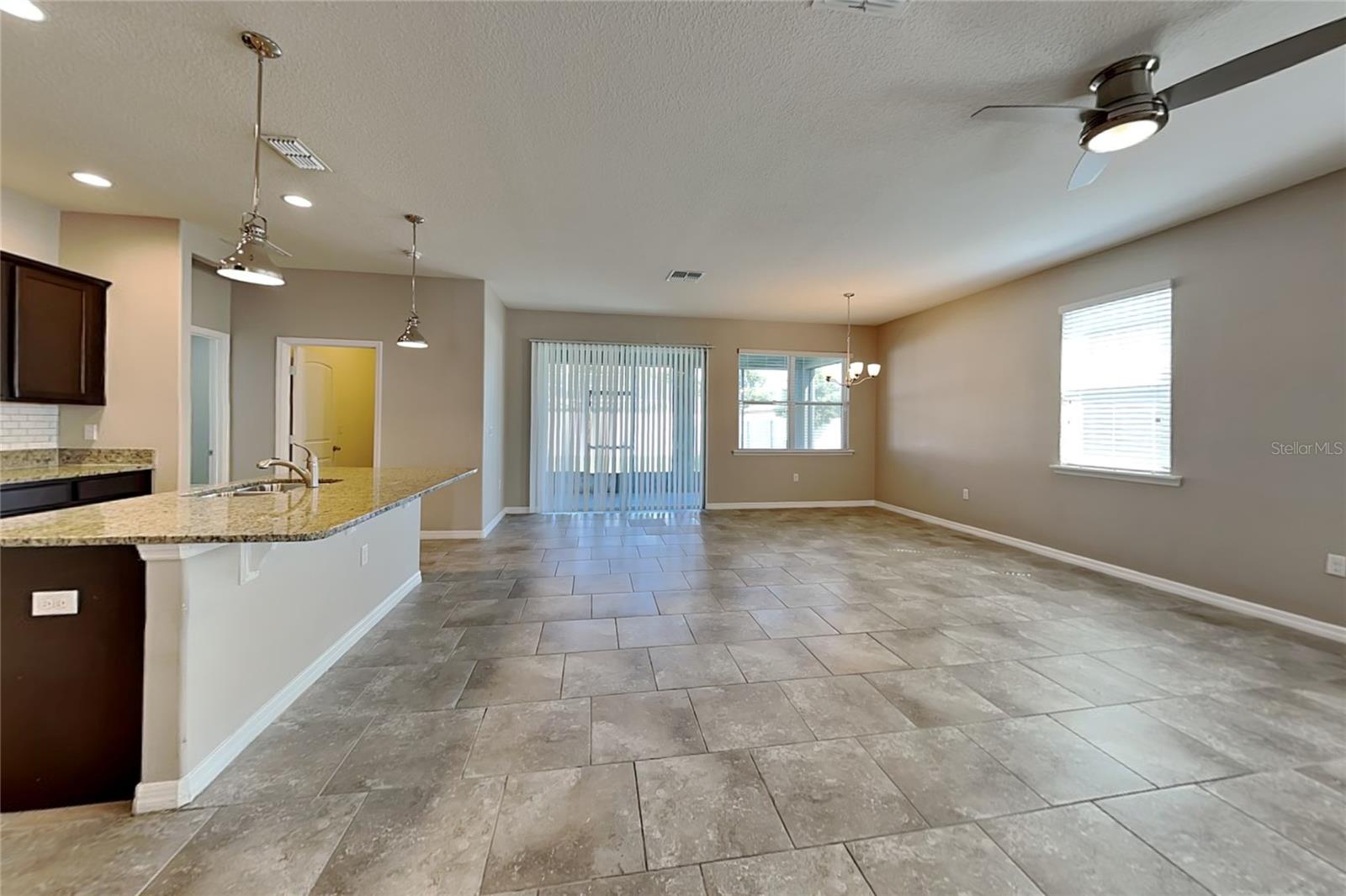 O6442638 Property Photo 4
