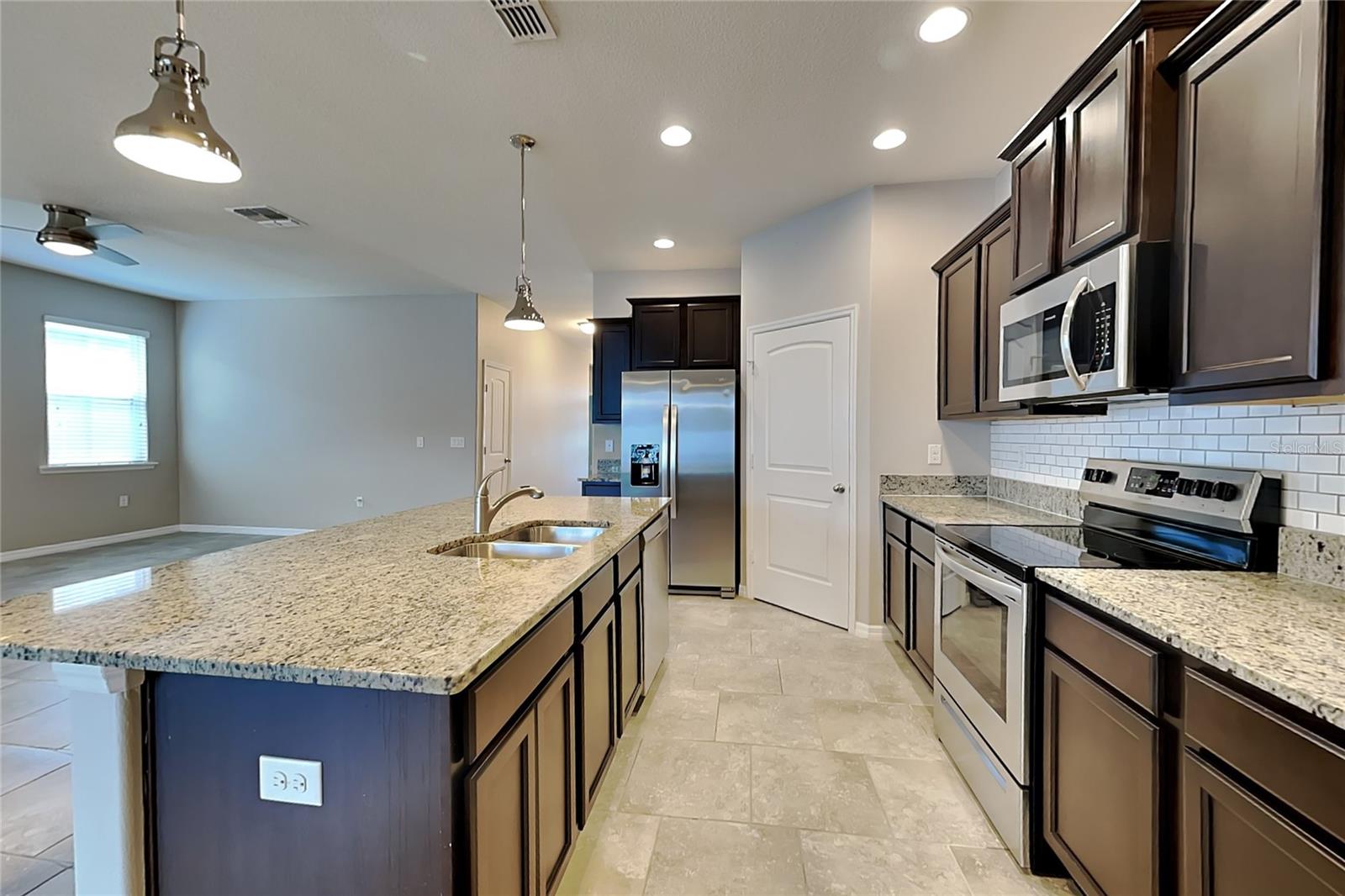 O6442638 Property Photo 6