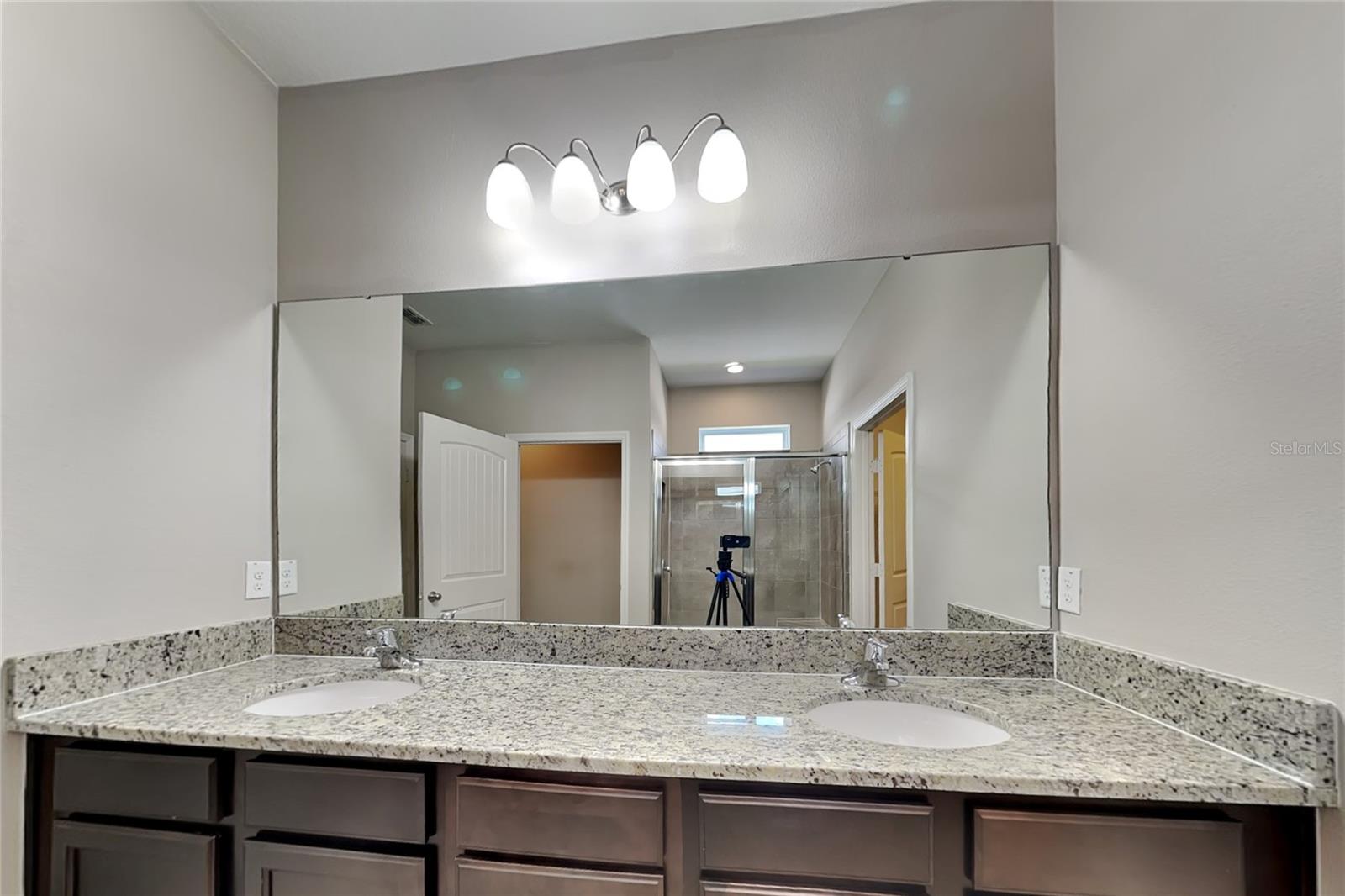 O6442638 Property Photo 8