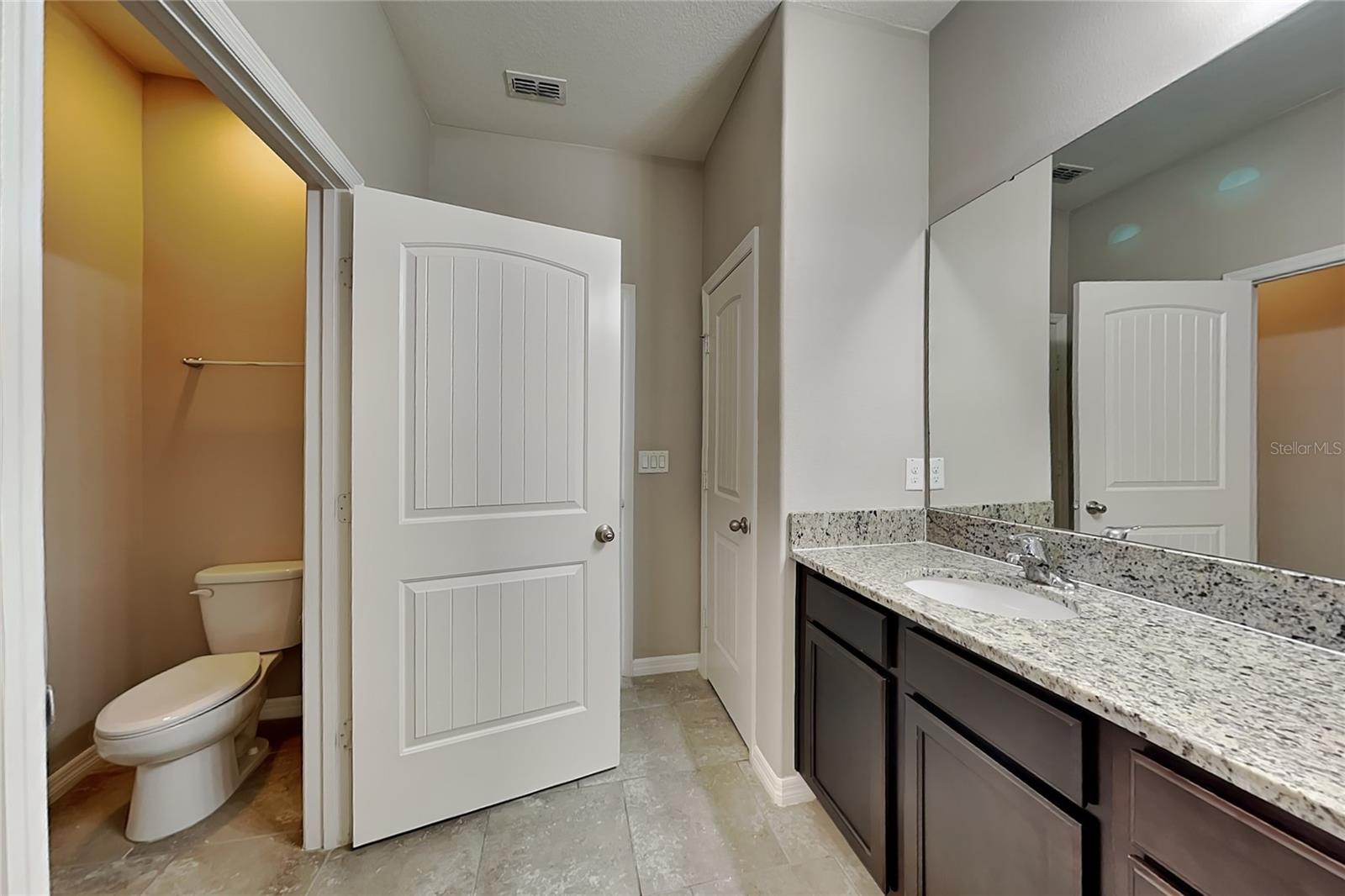 O6442638 Property Photo 10