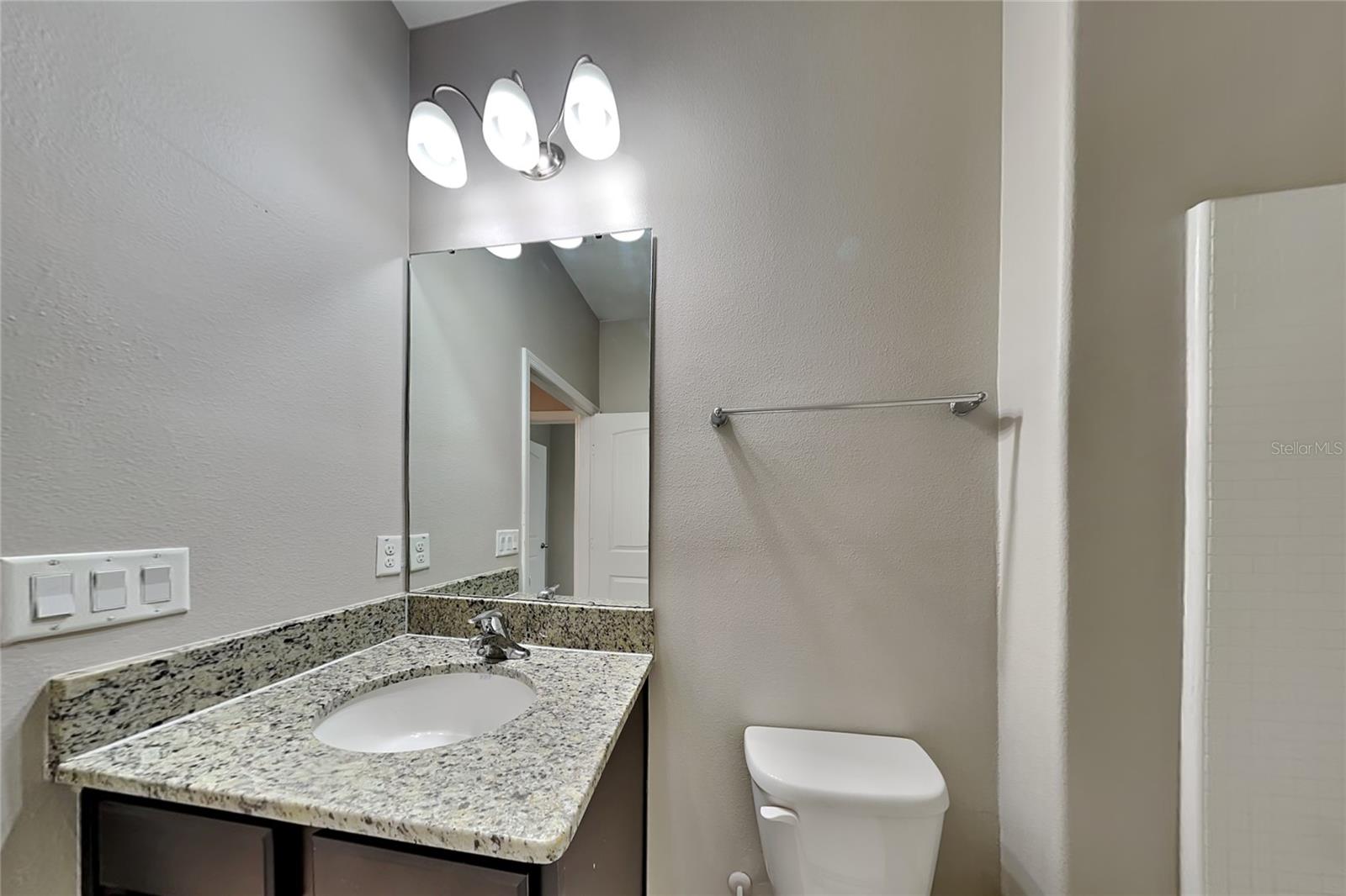O6442638 Property Photo 13