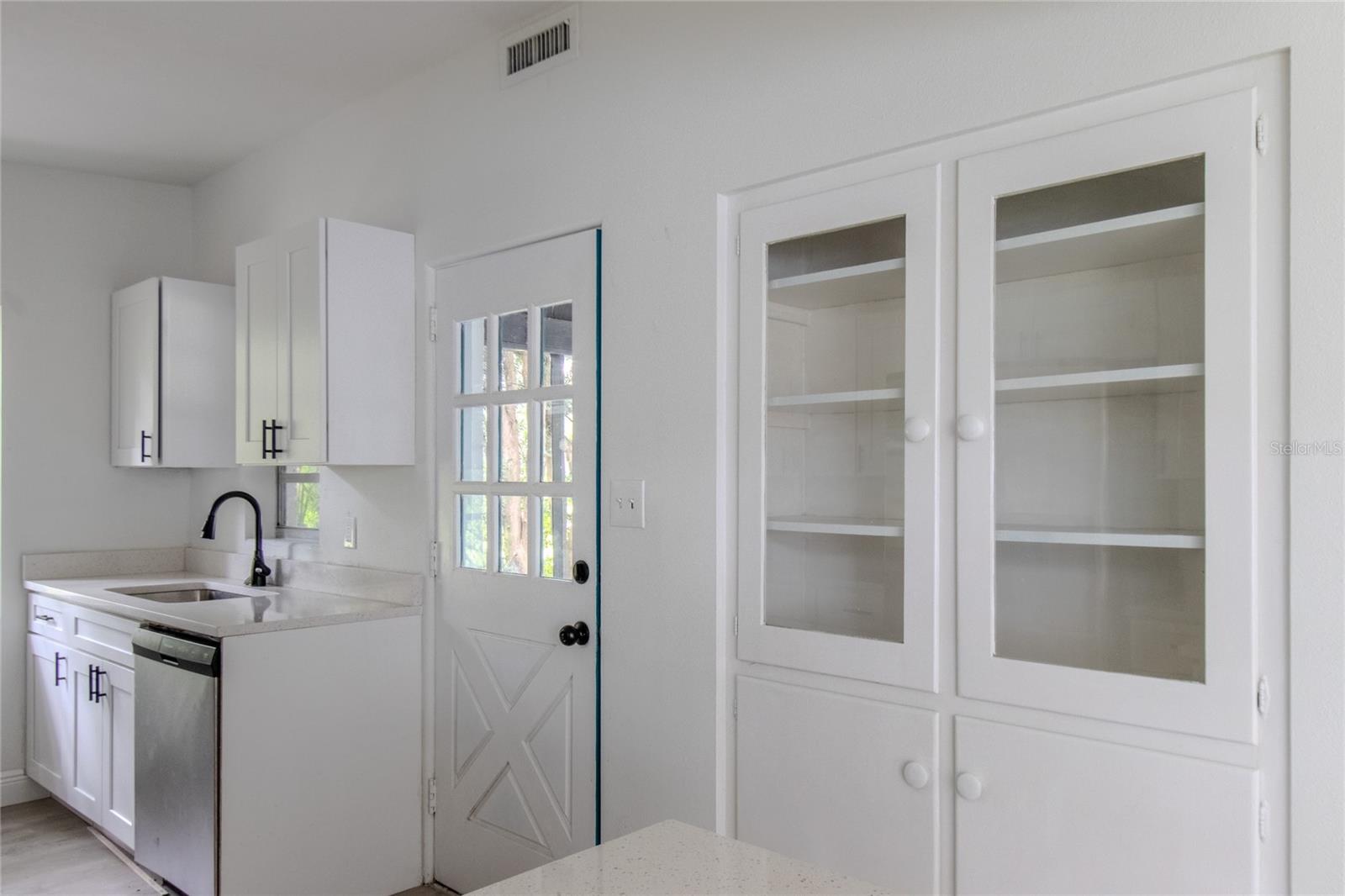 906 San Domingo Rd Property Photo 8