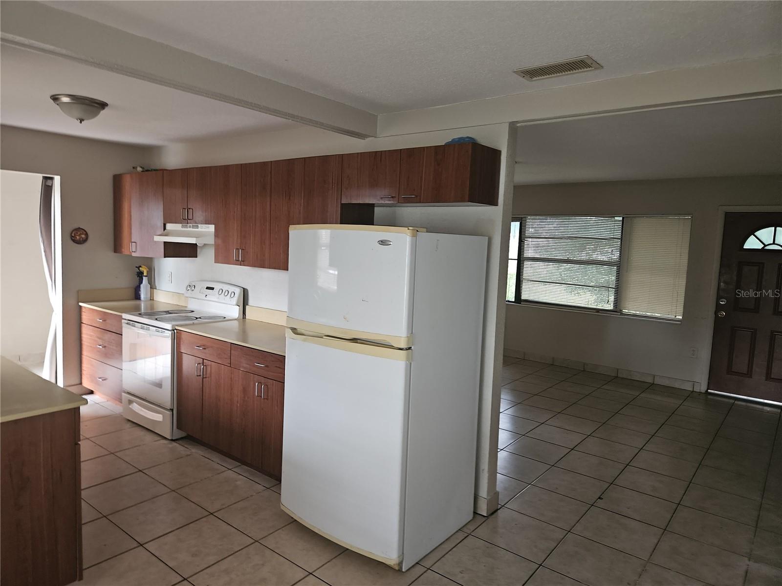 7628 Boice St Property Photo 4