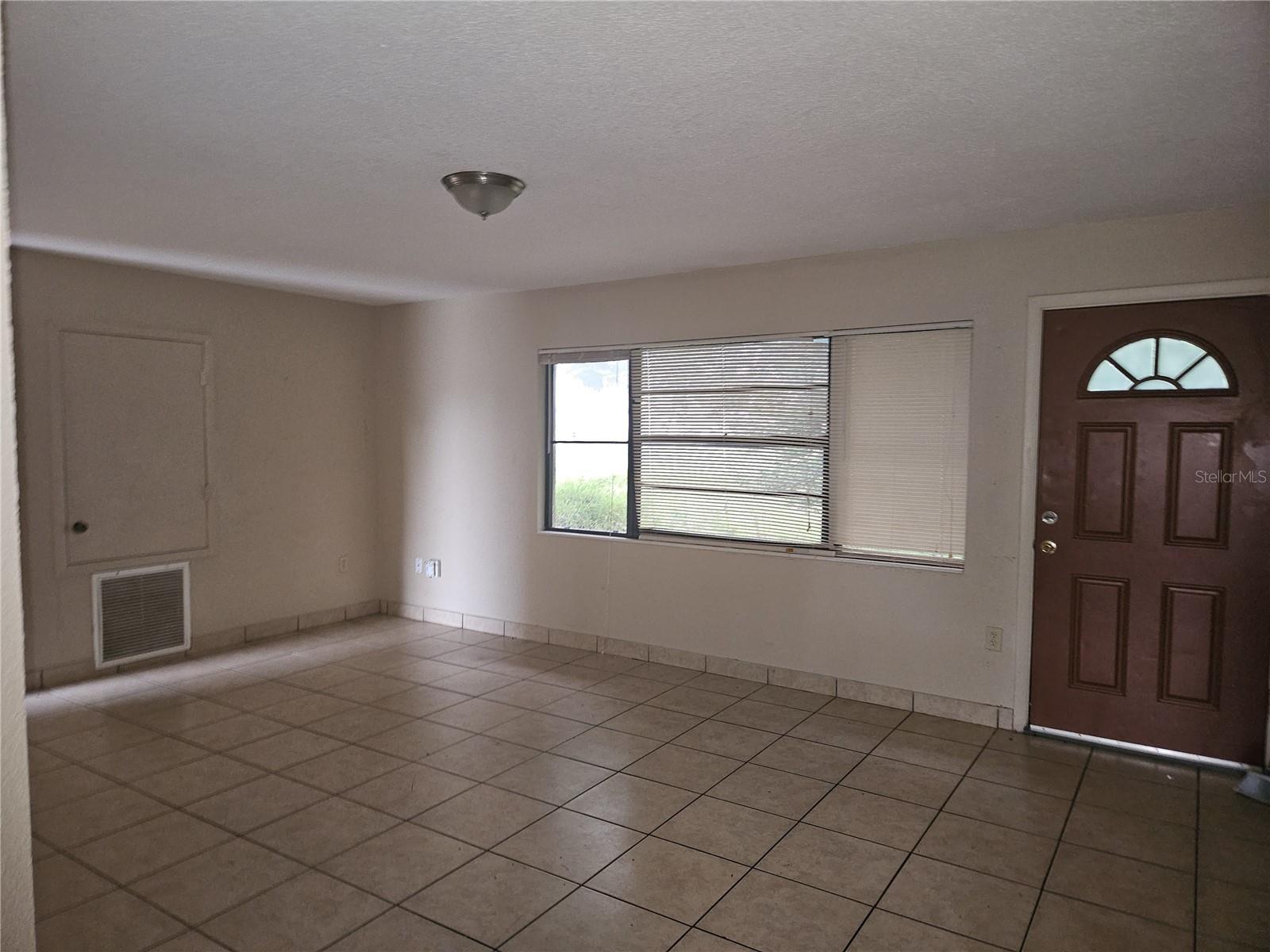 7628 Boice St Property Photo 5
