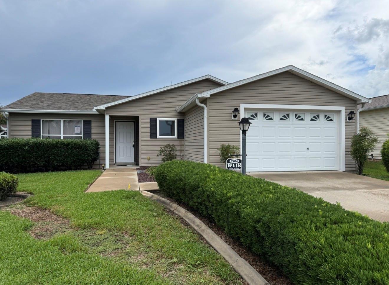 2704 BENAVIDES DR Property Photo 1