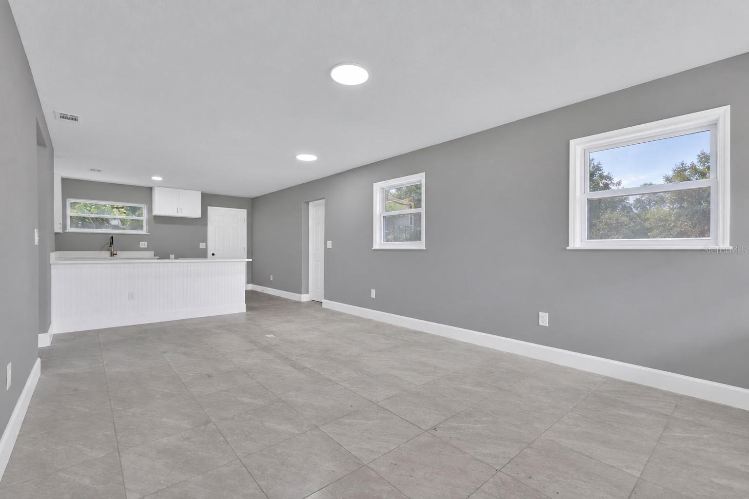 504 S Moore St Property Photo 10