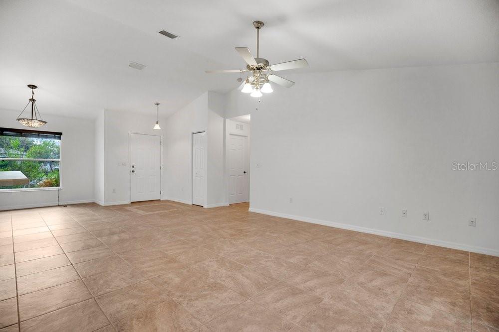 19 Zither Ct Property Photo 4